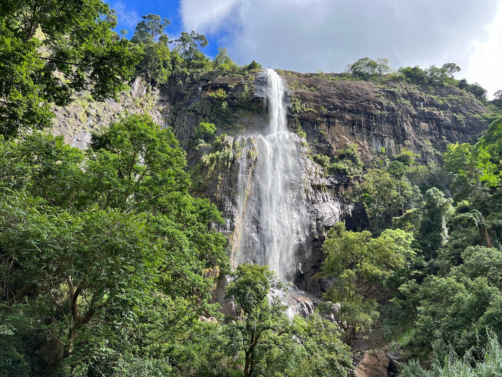 Diyaluma Falls Upper Pools - Image 1