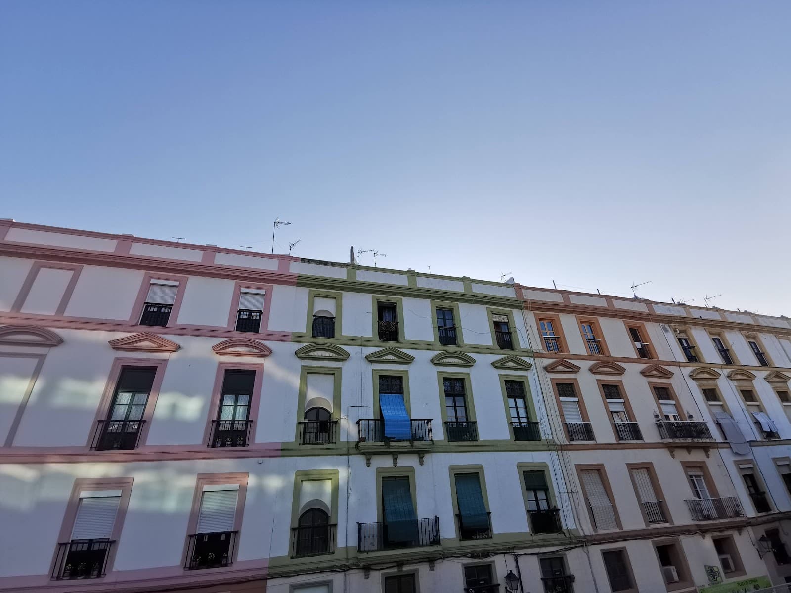 San Carlos Neighborhood - Image 1