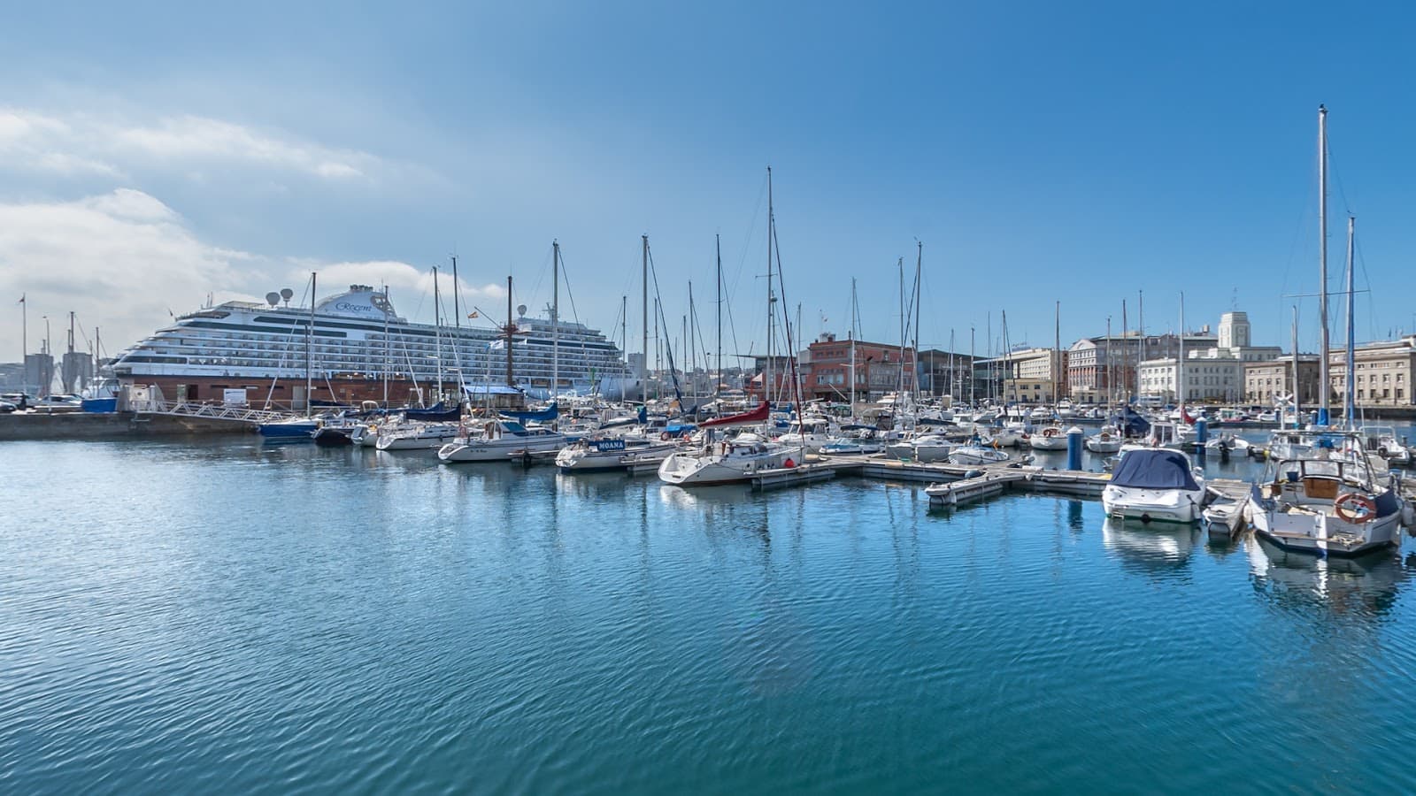 Paseo do Parrote and Marina - Image 1