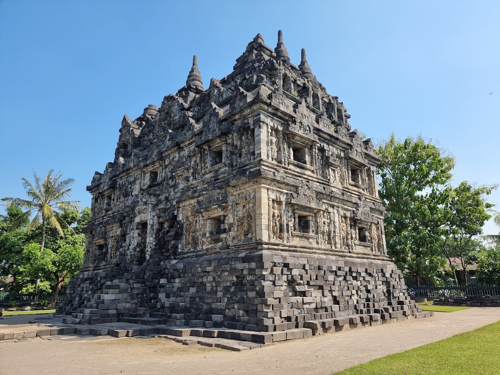 Sari Temple - Image 1