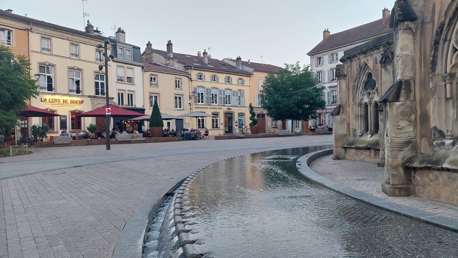 Place de l'Âtre - Image 1