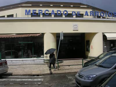 Artisan Crafts & Local Goods