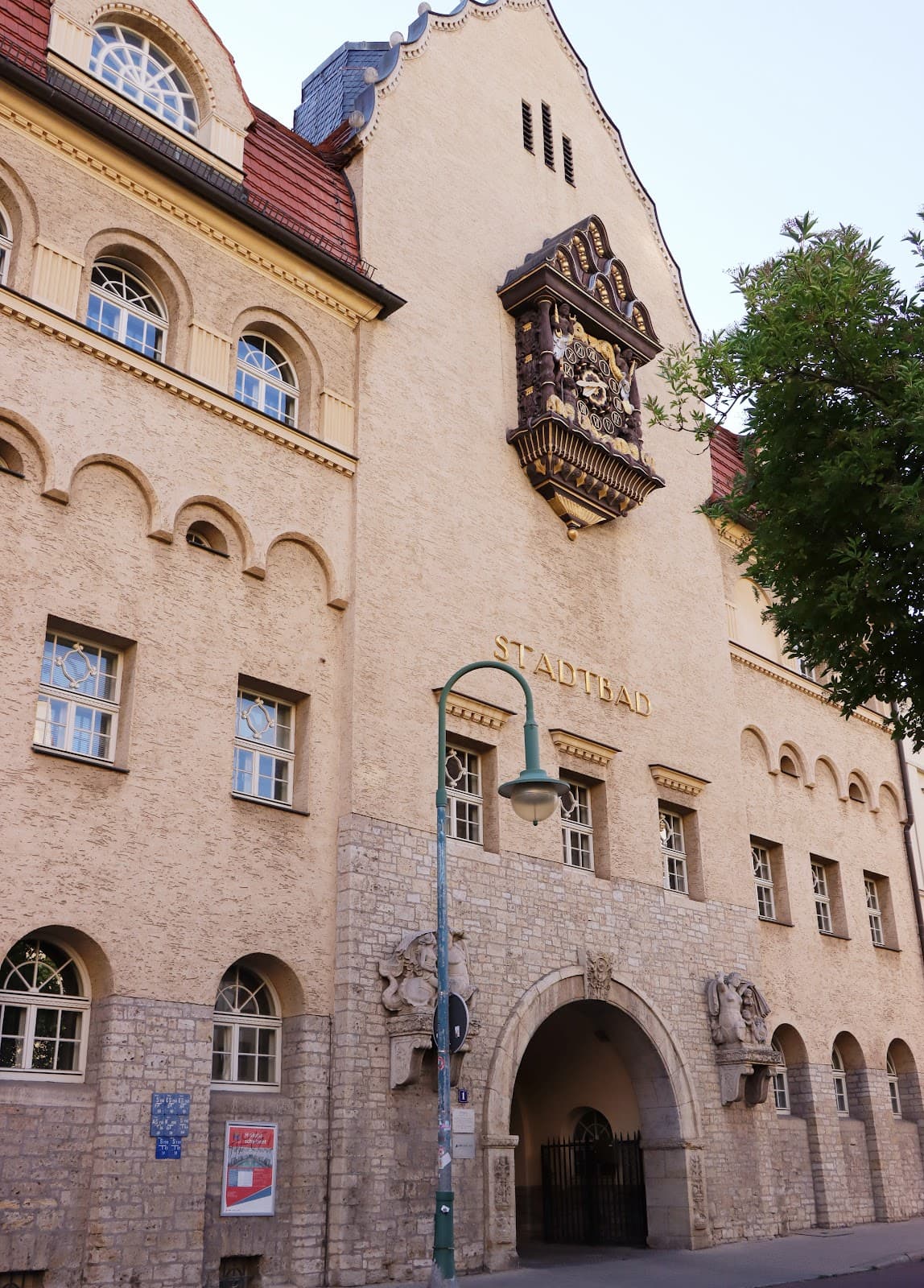 Stadtbad Halle - Image 1