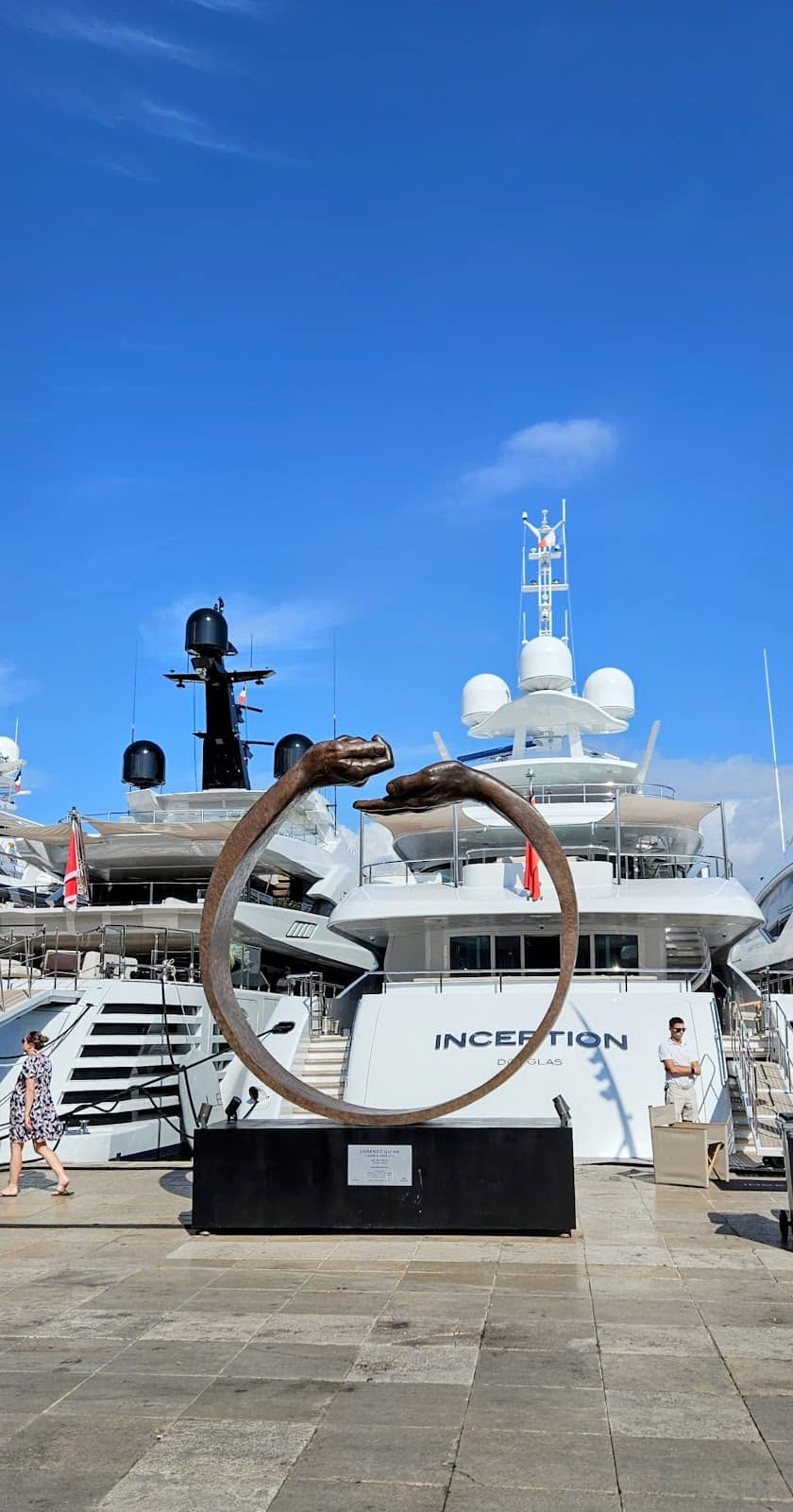 Chic Waterfront Cafes