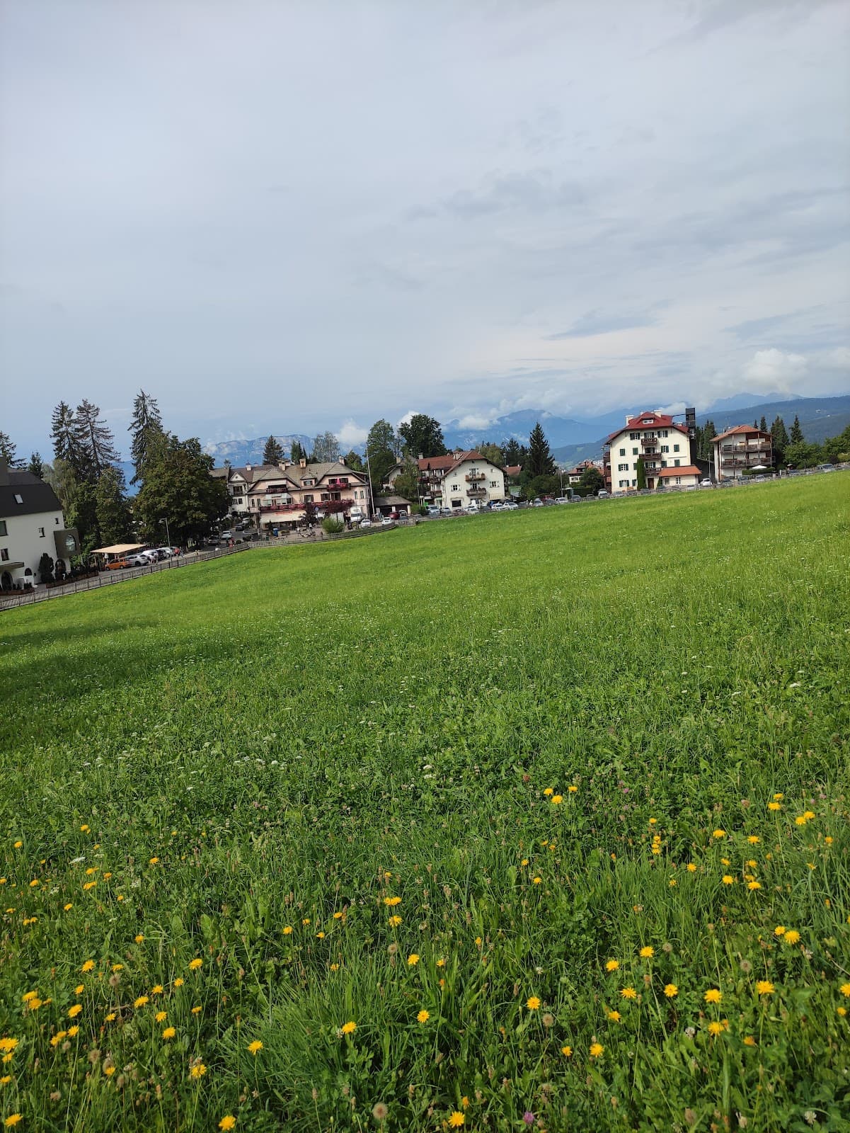 Soprabolzano (Oberbozen) village - Image 1