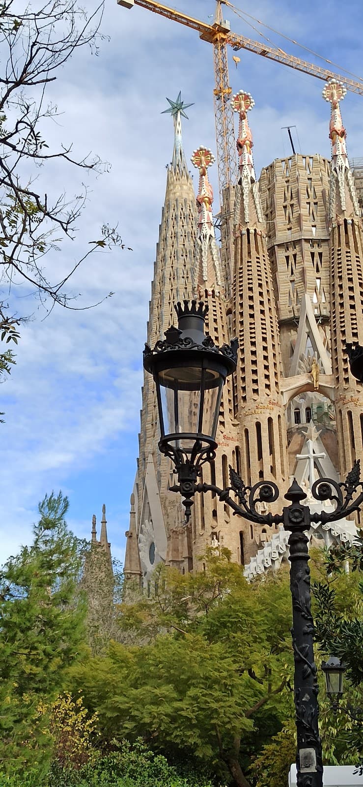 Plaça de la Sagrada Família - Image 1