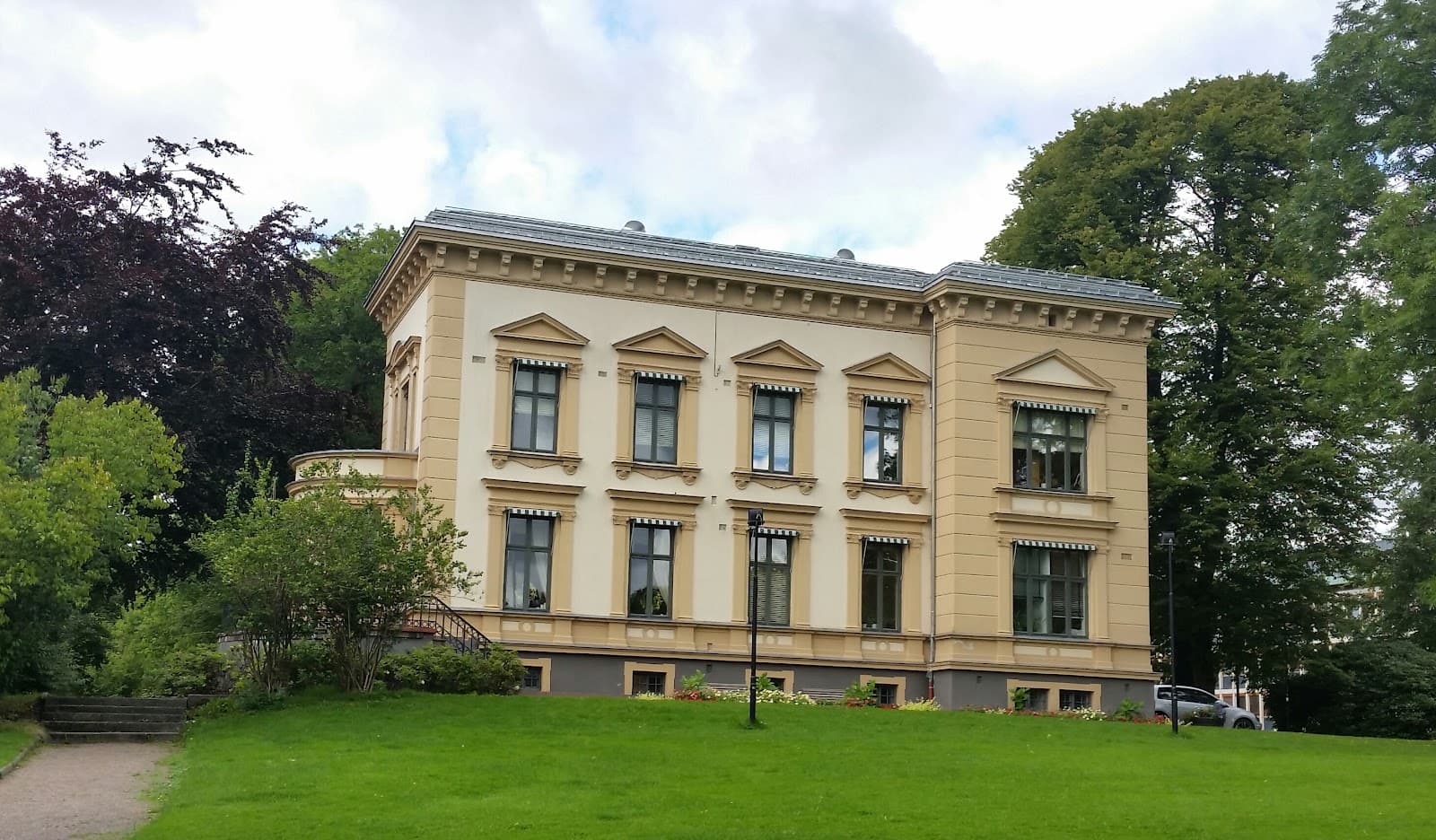 Gunnarsbø Park - Image 1