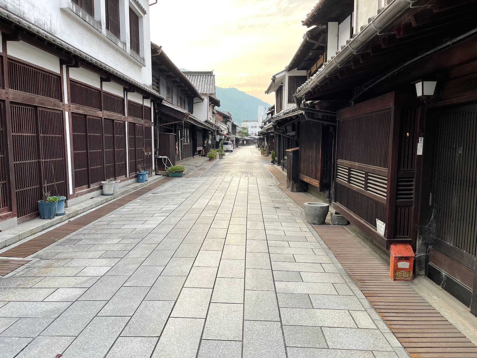 Honmachi Street - Image 1