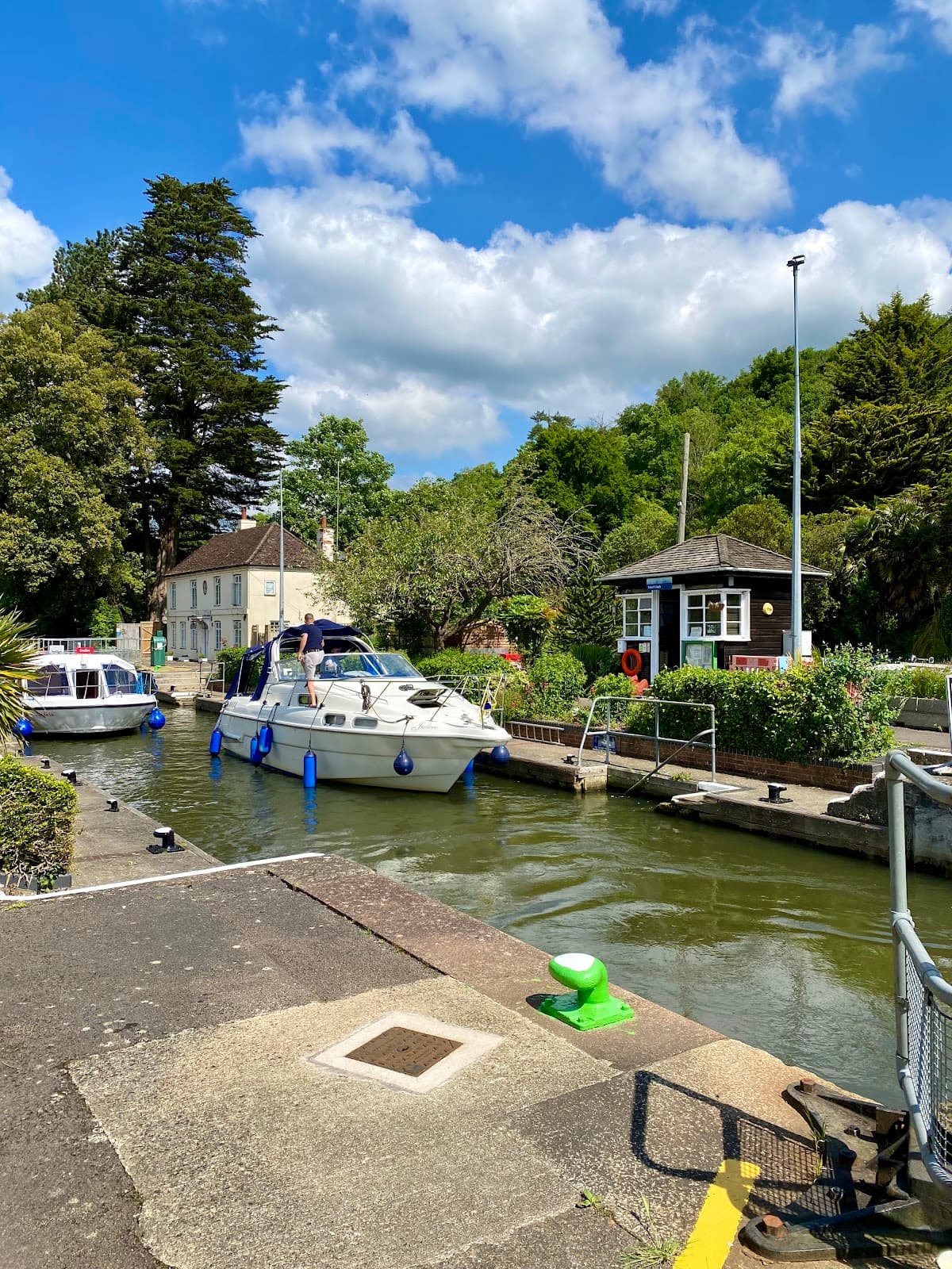 Marsh Lock and Weir - Image 1