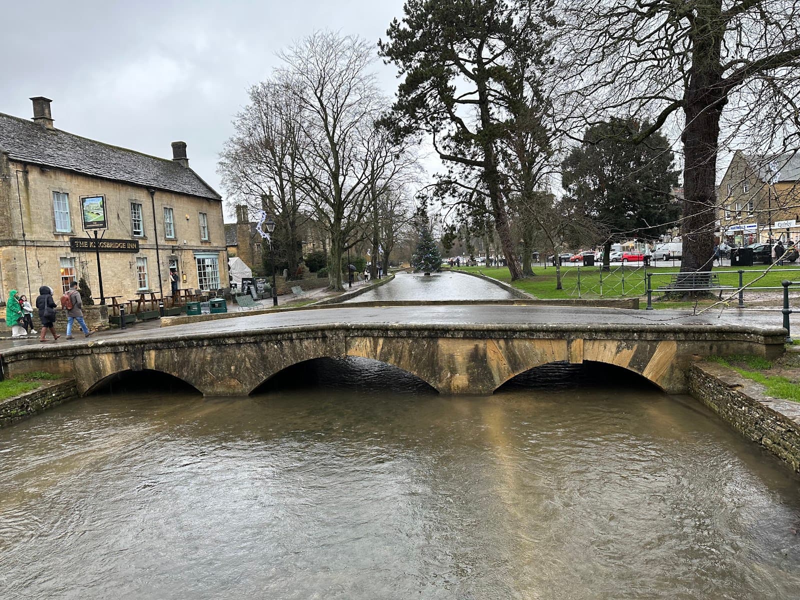 River Windrush Riverside Walk - Image 1