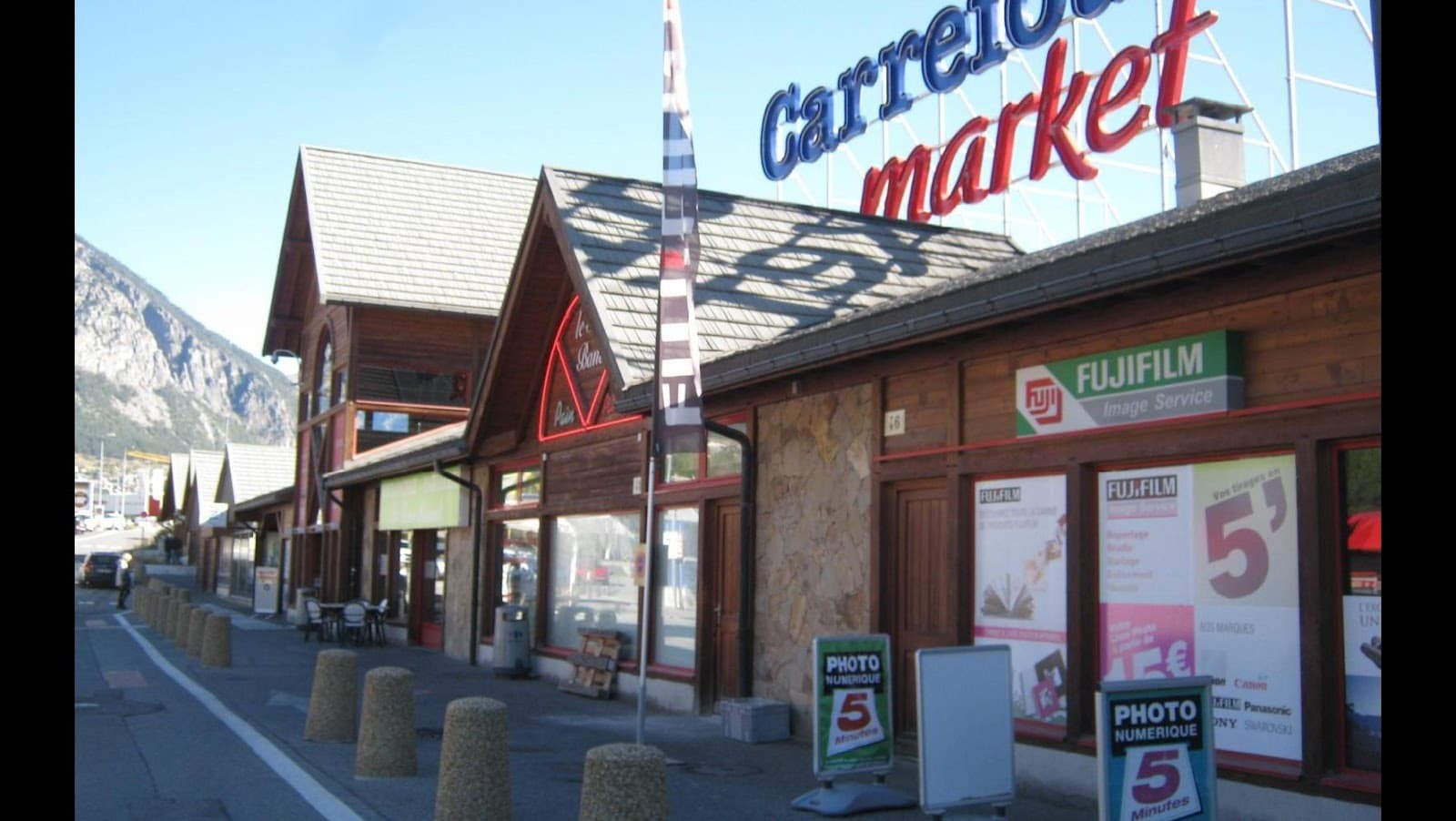 Briançon Market - Image 1