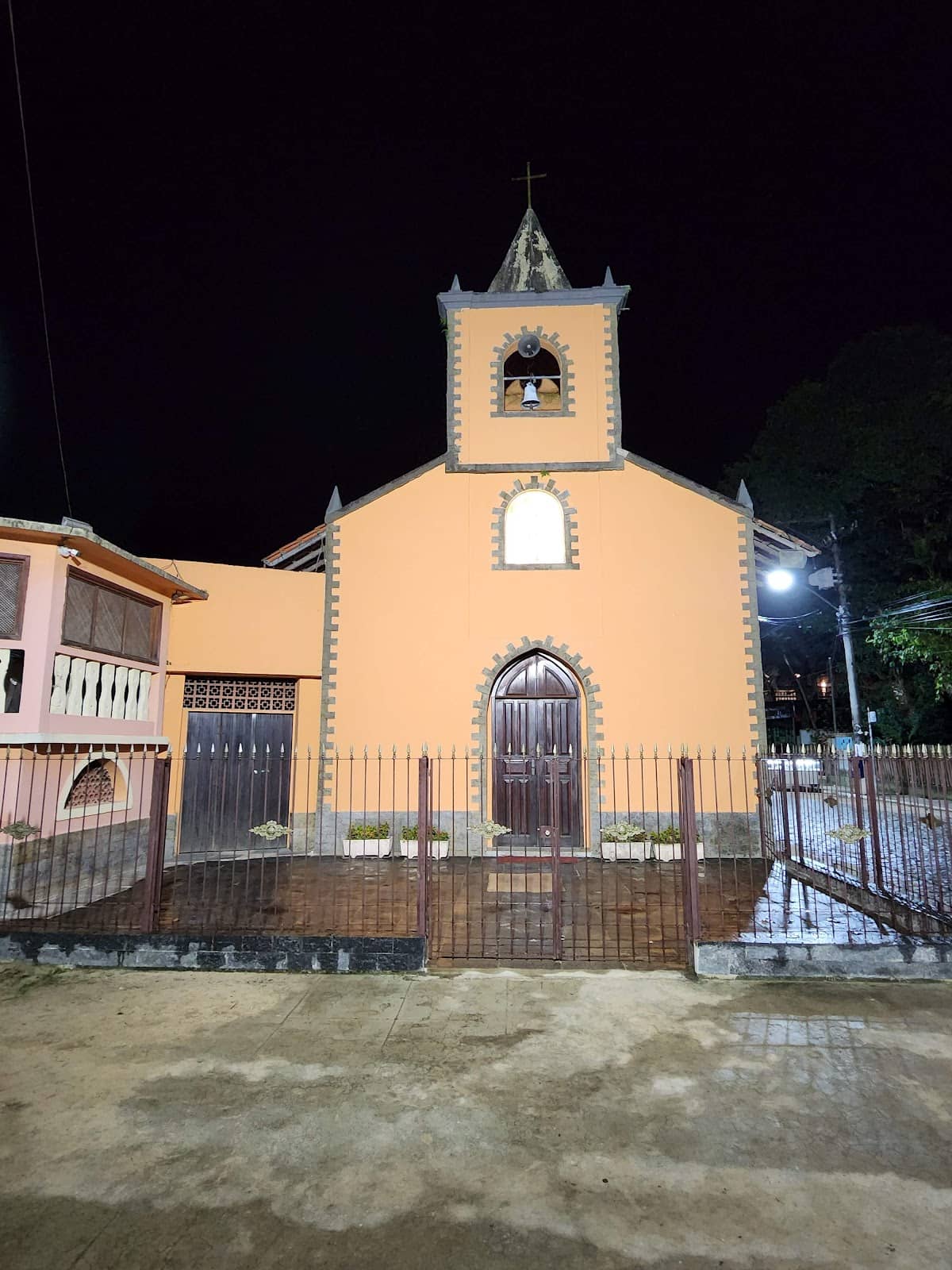 Nightlife and Dining