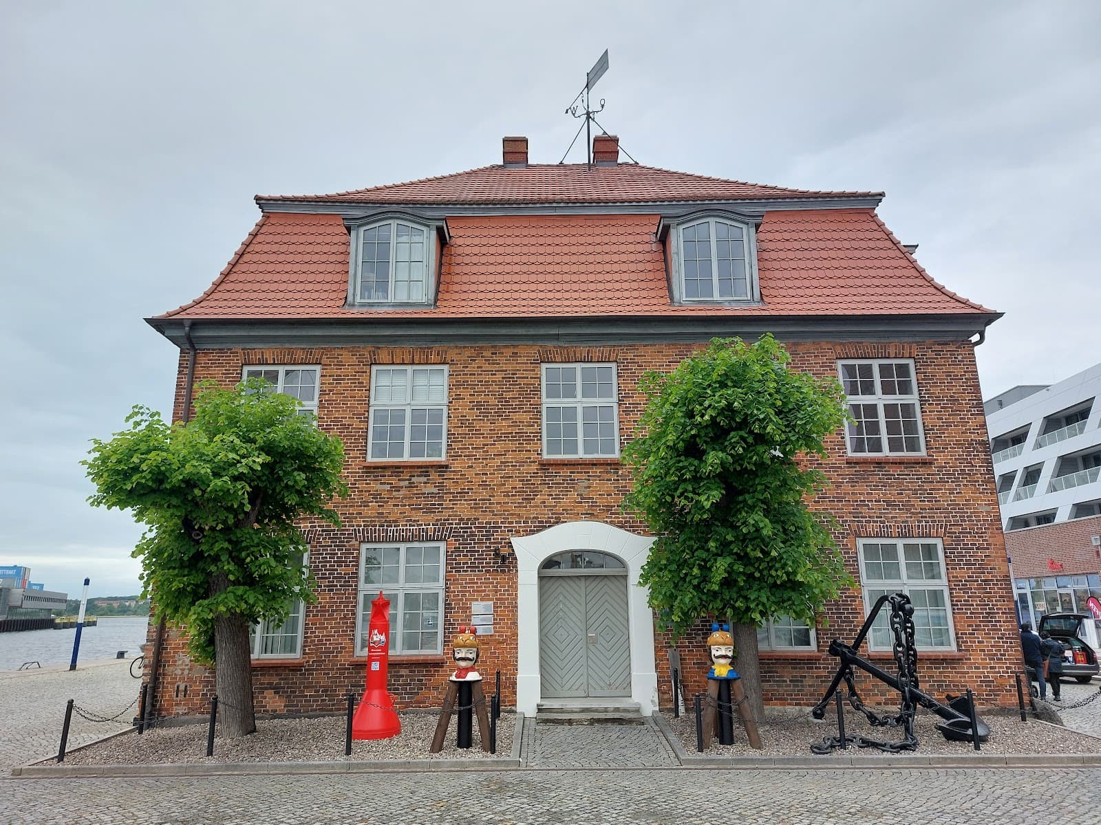 Baumhaus & Swedish Heads - Image 1