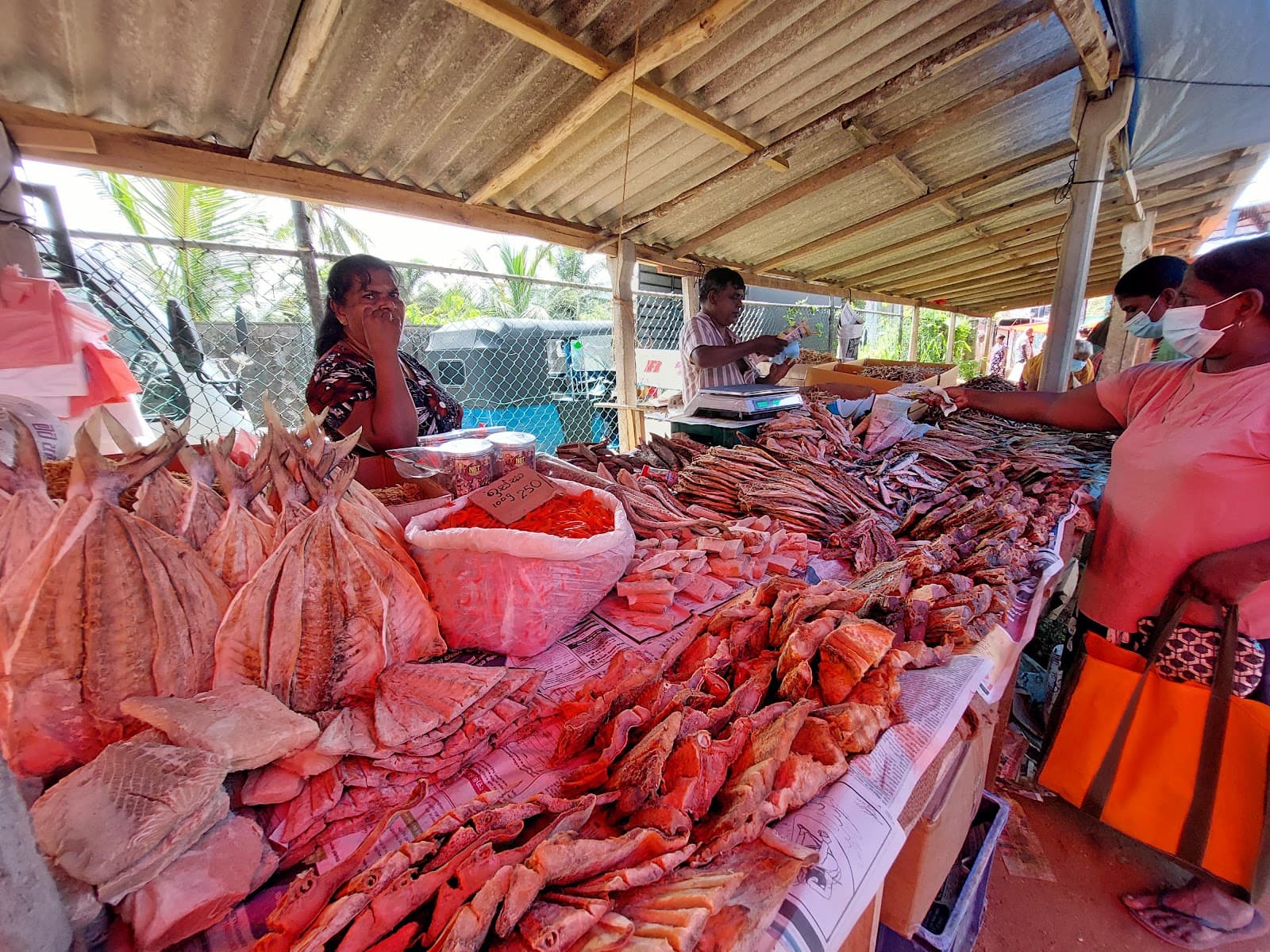 Hikkaduwa Sunday Market - Image 1