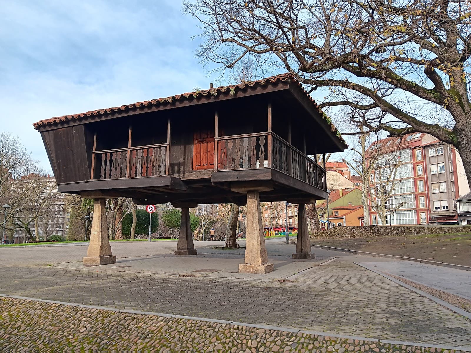 Plaza del Carbayedo - Image 1