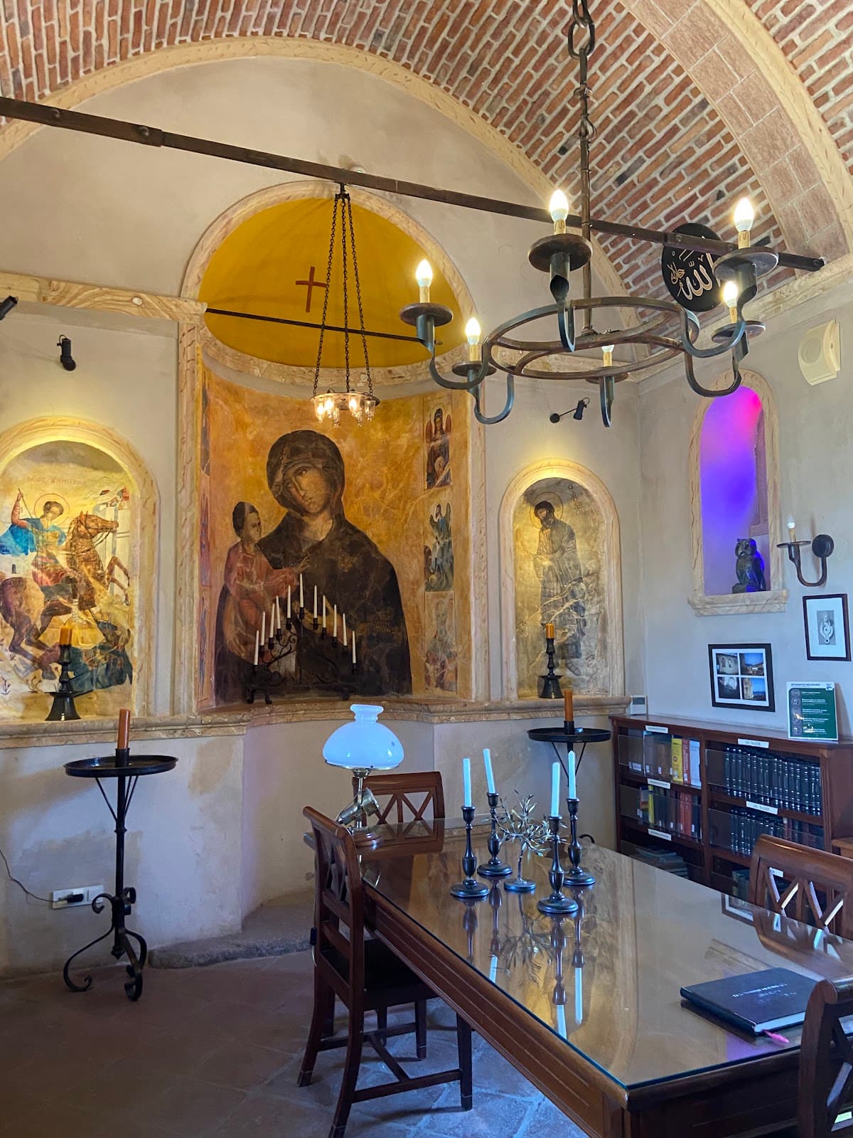 Asiklar Tepesi & Sevim-Necdet Kent Library - Image 1