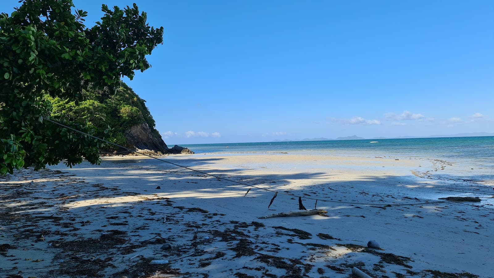 Sibaltan Beach El Nido - Image 1