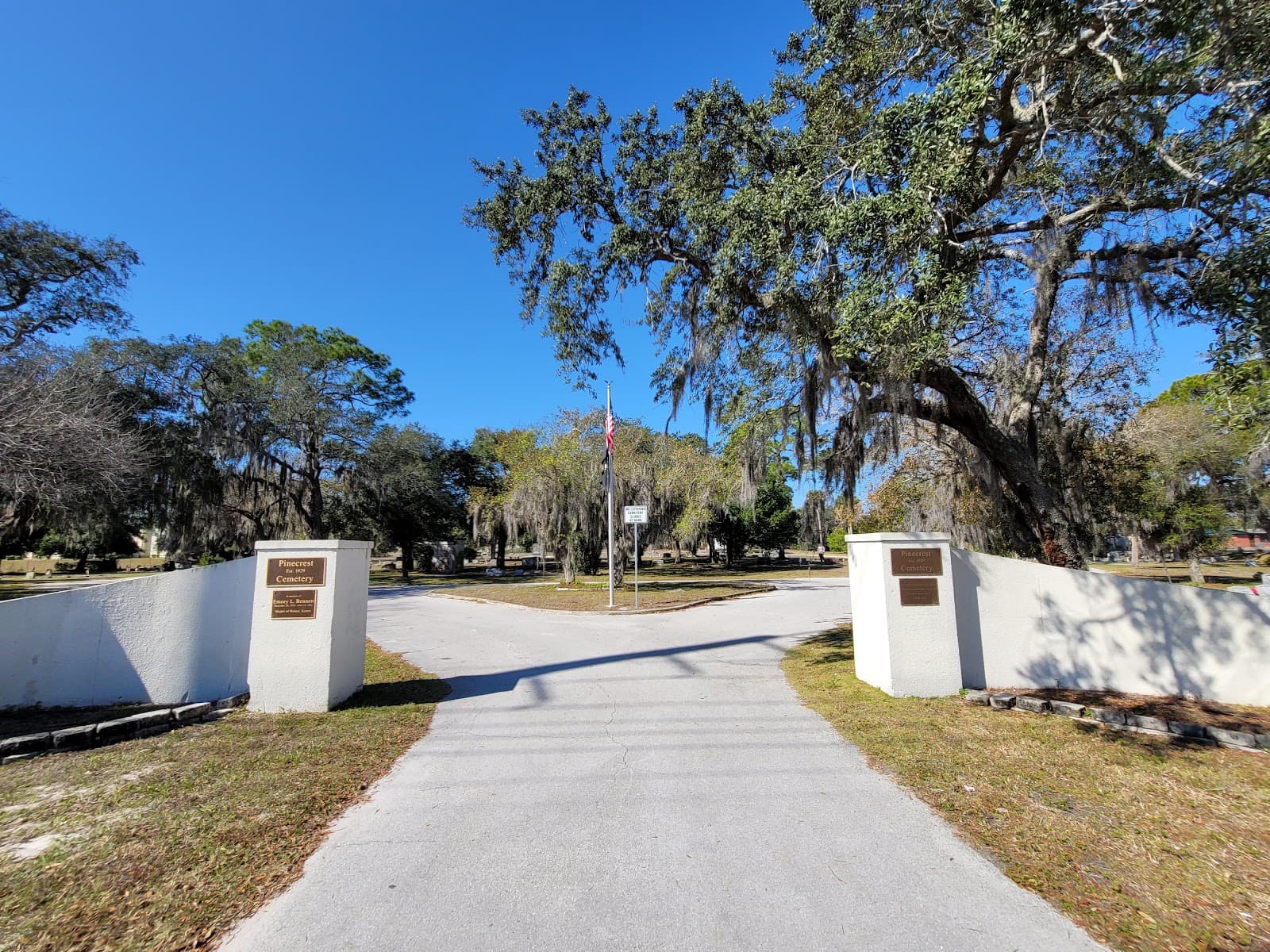 Pinecrest Cemetery (Cocoa) - Image 1