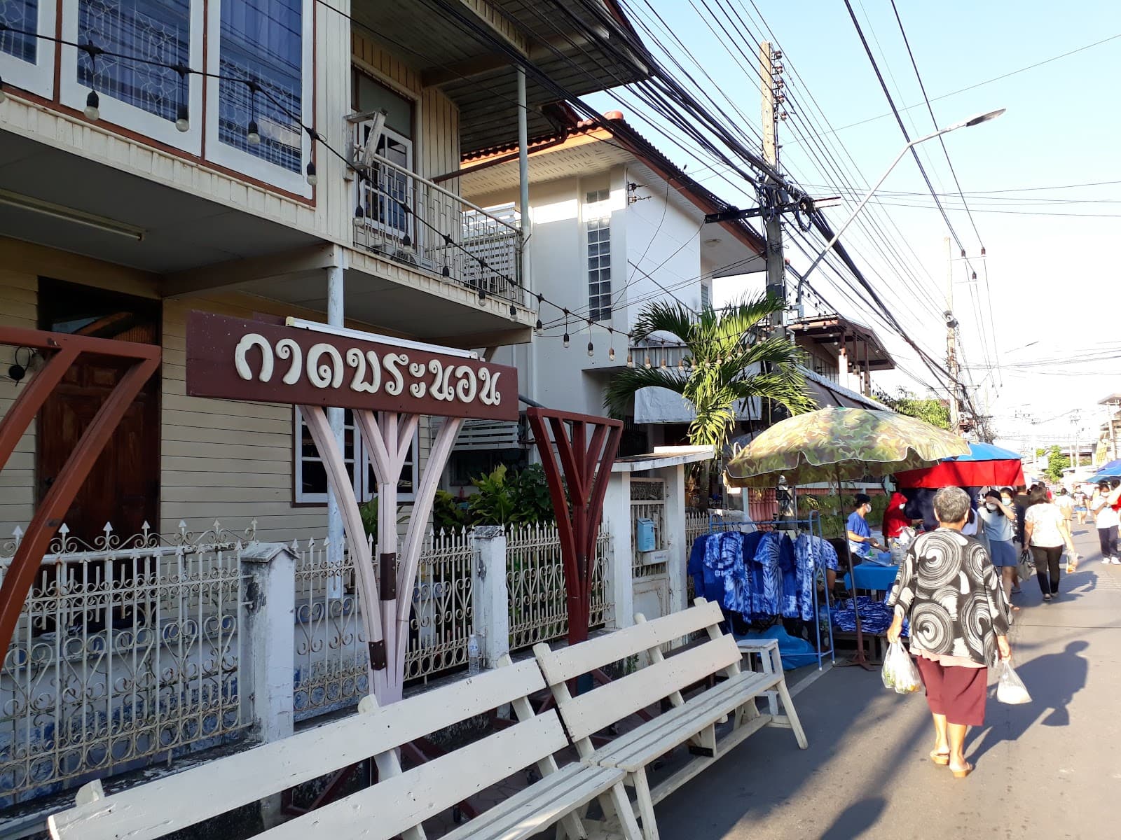 Kad Kong Kao Walking Street - Image 1