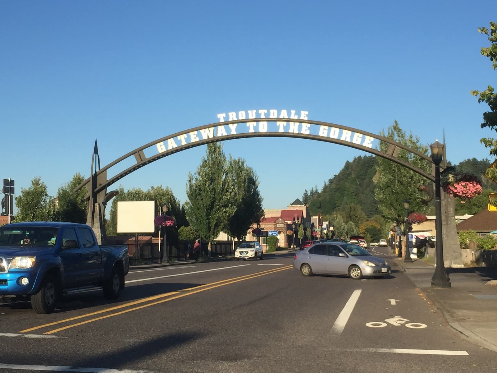 Troutdale Gateway Arch - Image 1