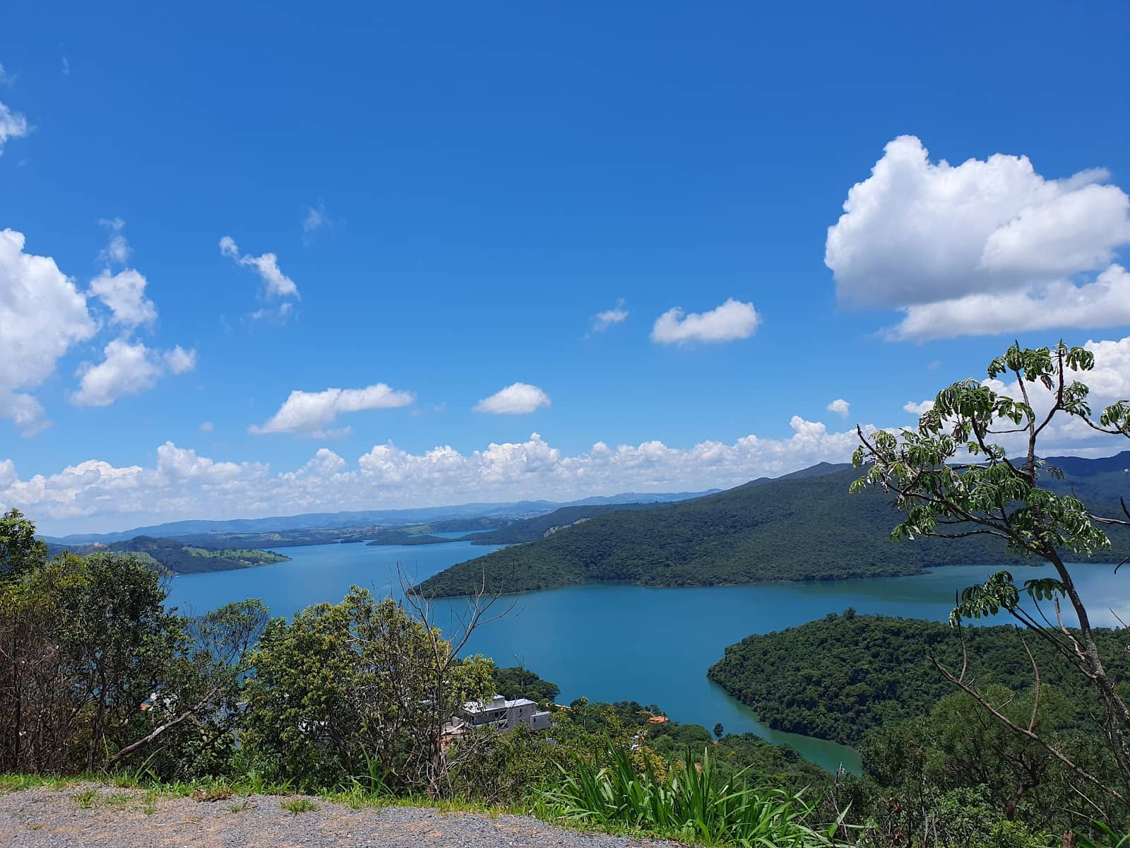 Lago de Furnas (Sea of Minas)