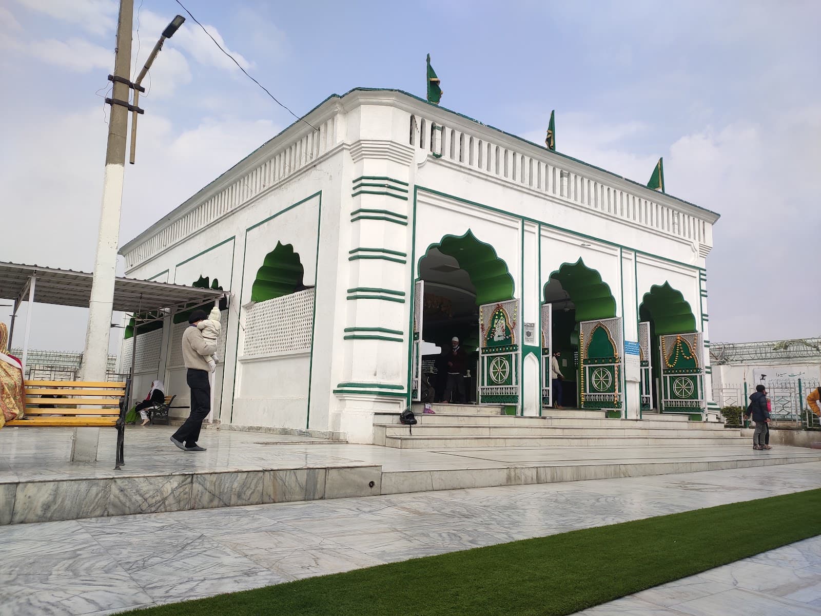 Ziarat Baba Budhan Shah Talab Tillo - Image 1