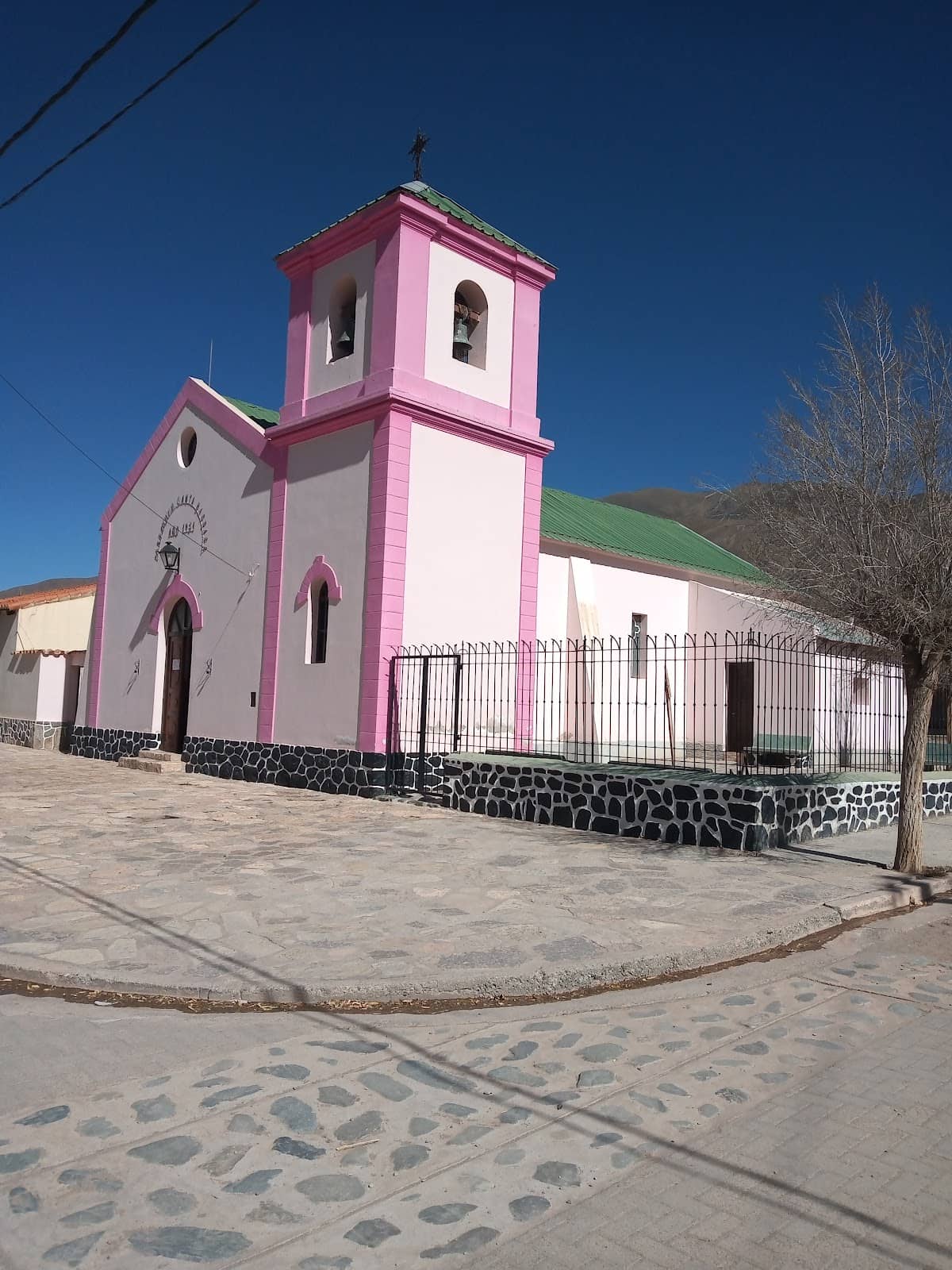 Natural Caves of Calchaquí River