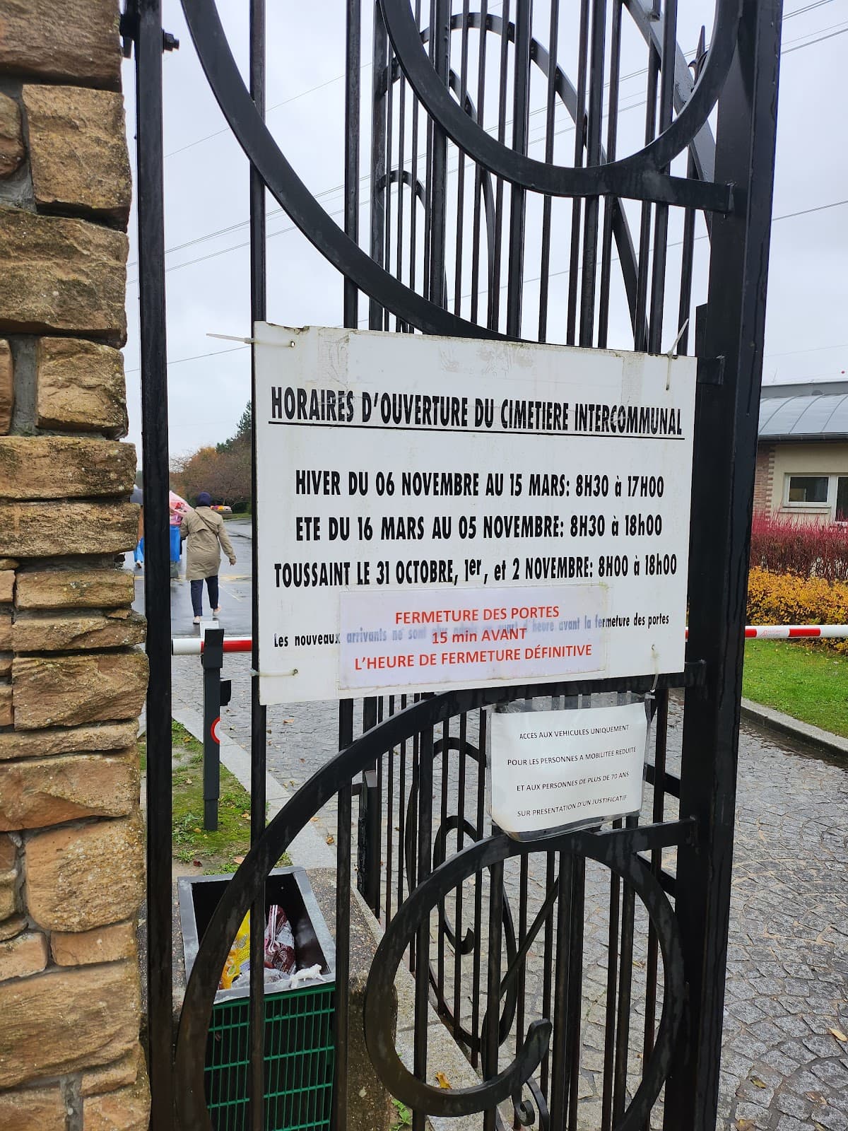 Cimetière du Vieux-Pays - Image 1