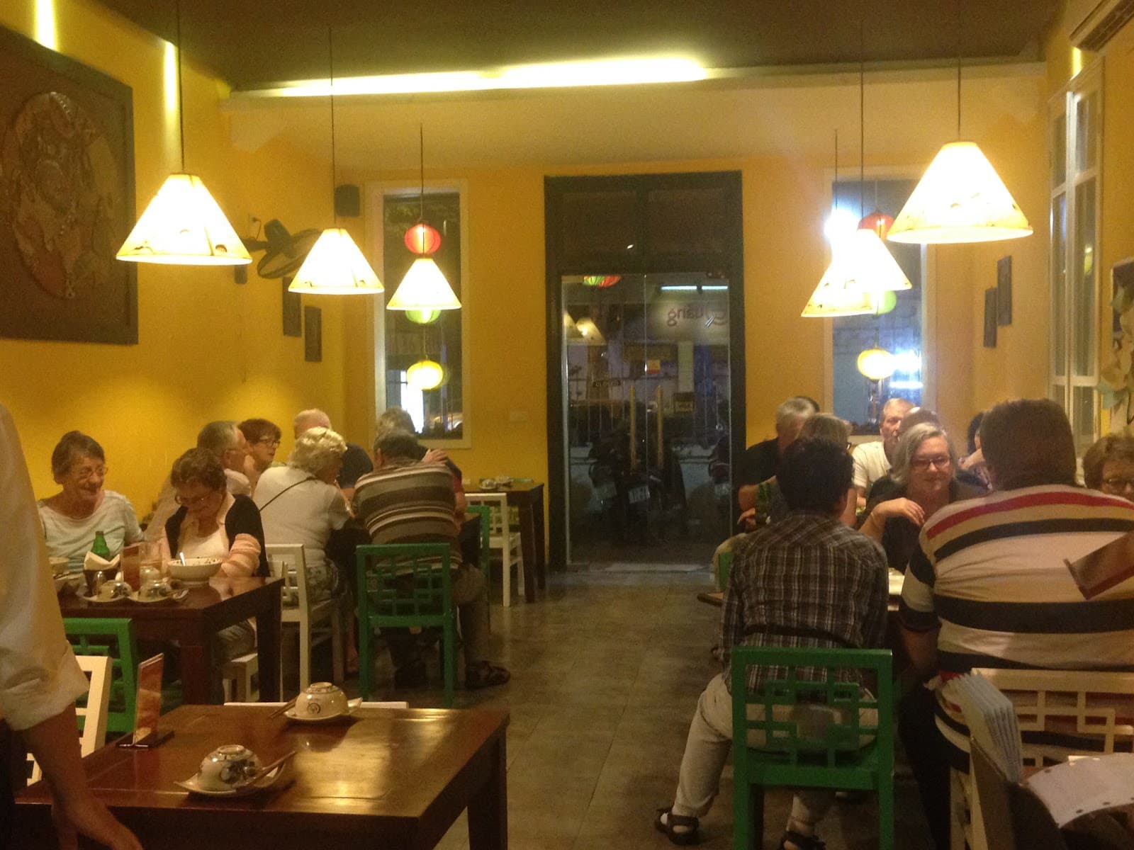 Various restaurants serving Mi Quang - Image 1