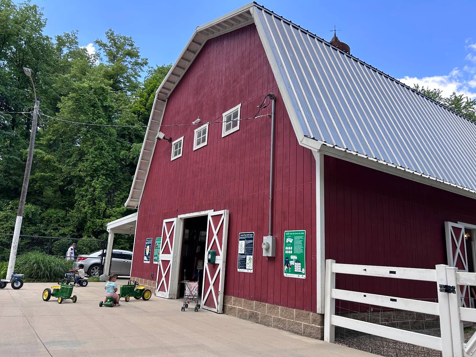 Playground & Ride-On Tractors