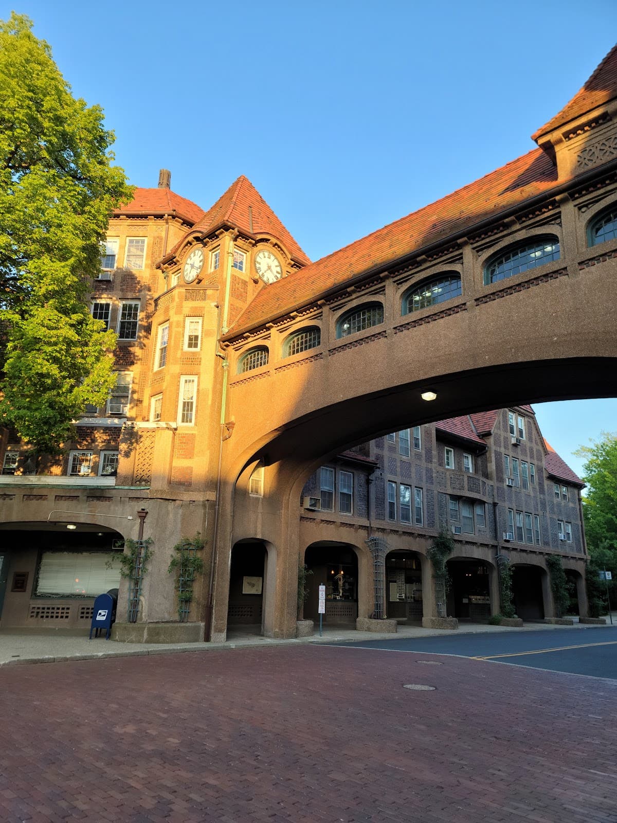 Forest Hills - Image 1