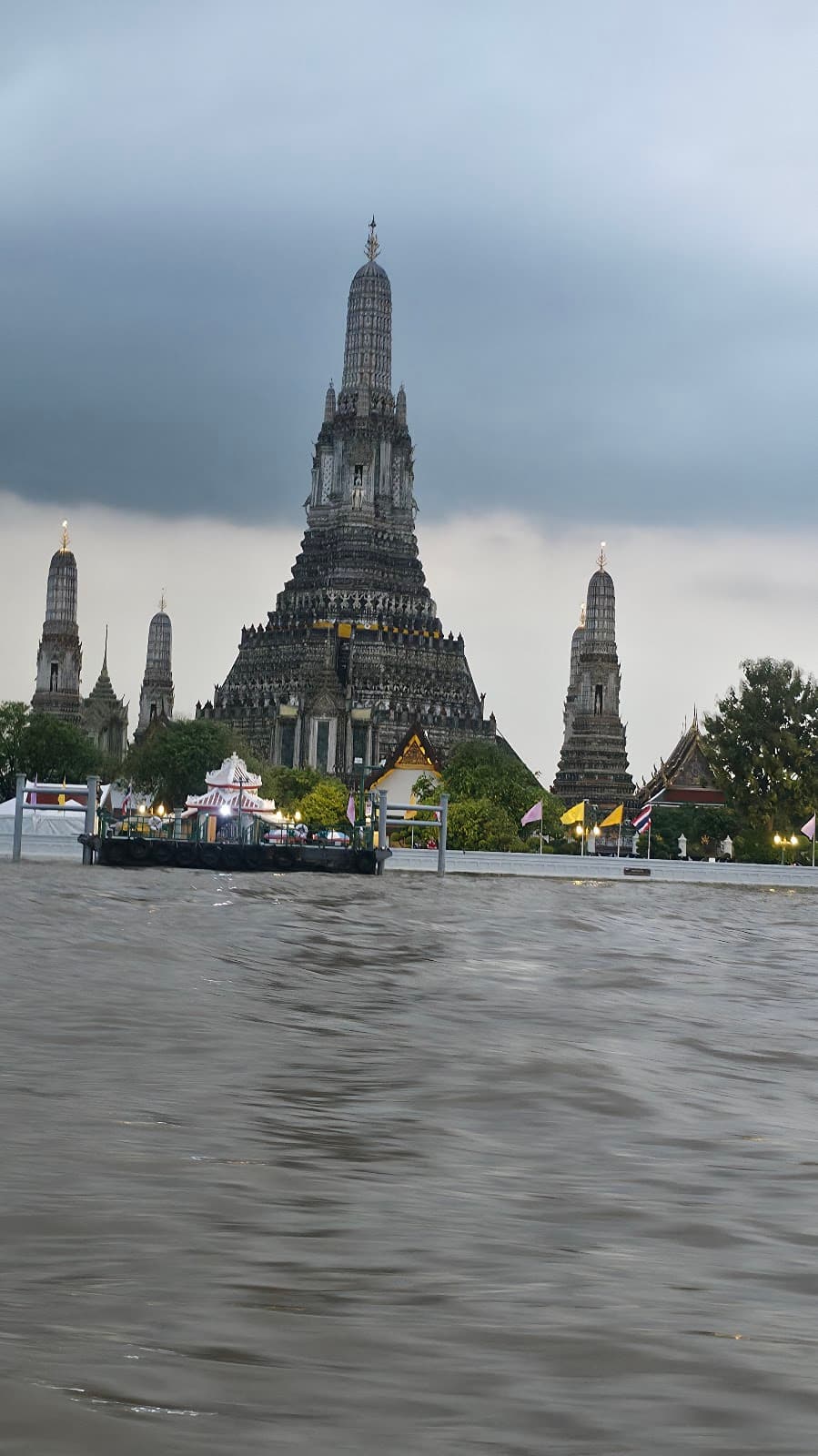 Phra Athit Pier - Image 1