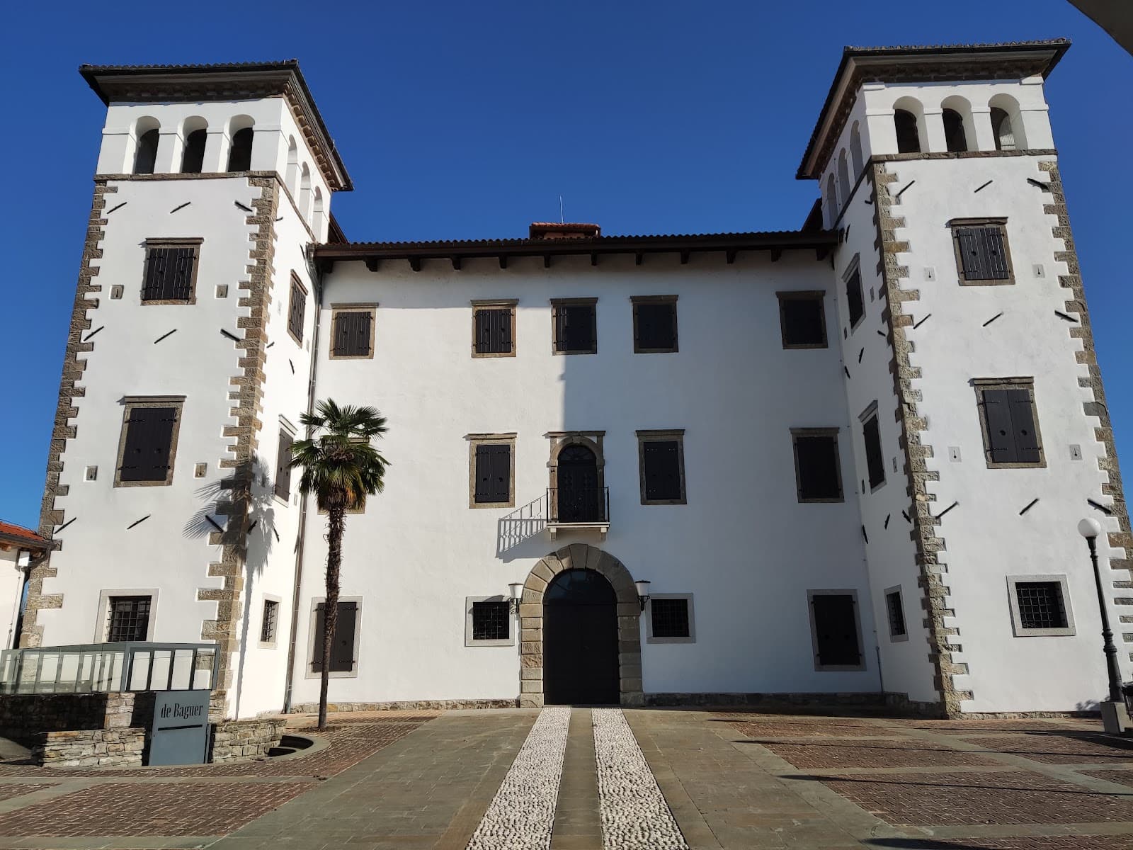 Dobrovo Castle - Image 1