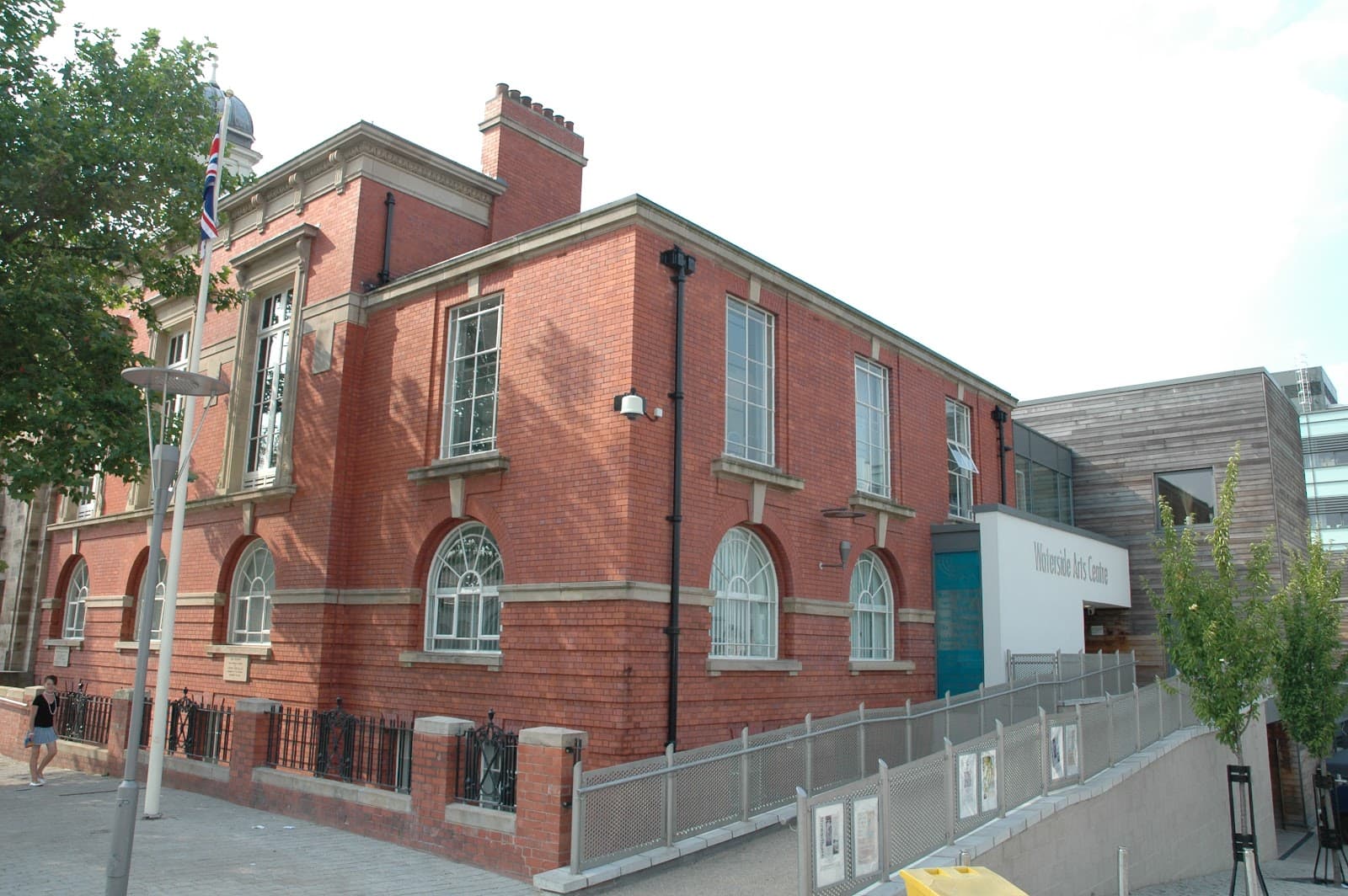 Waterside Arts Sale - Image 1