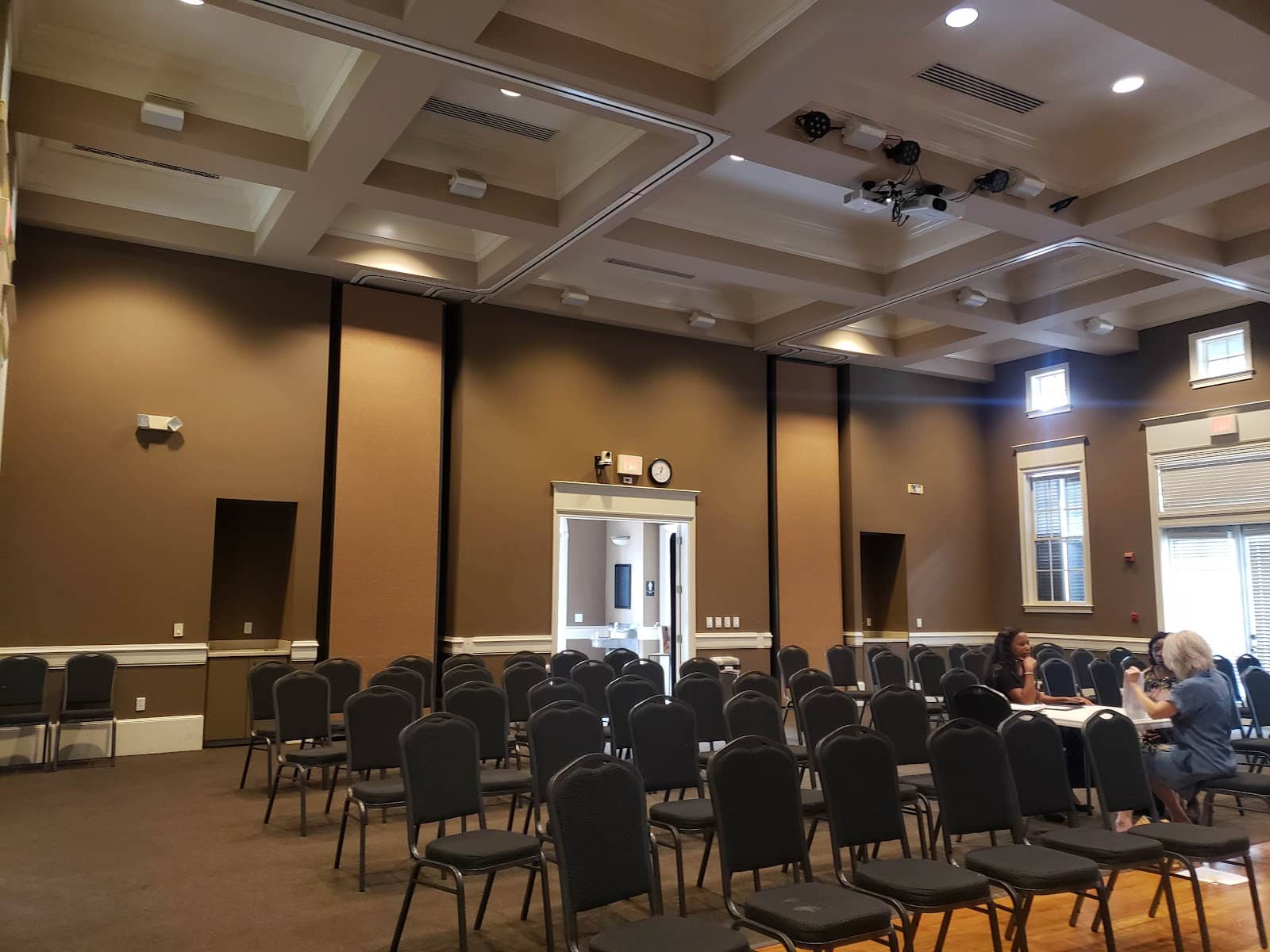 Outdoor Dining Options