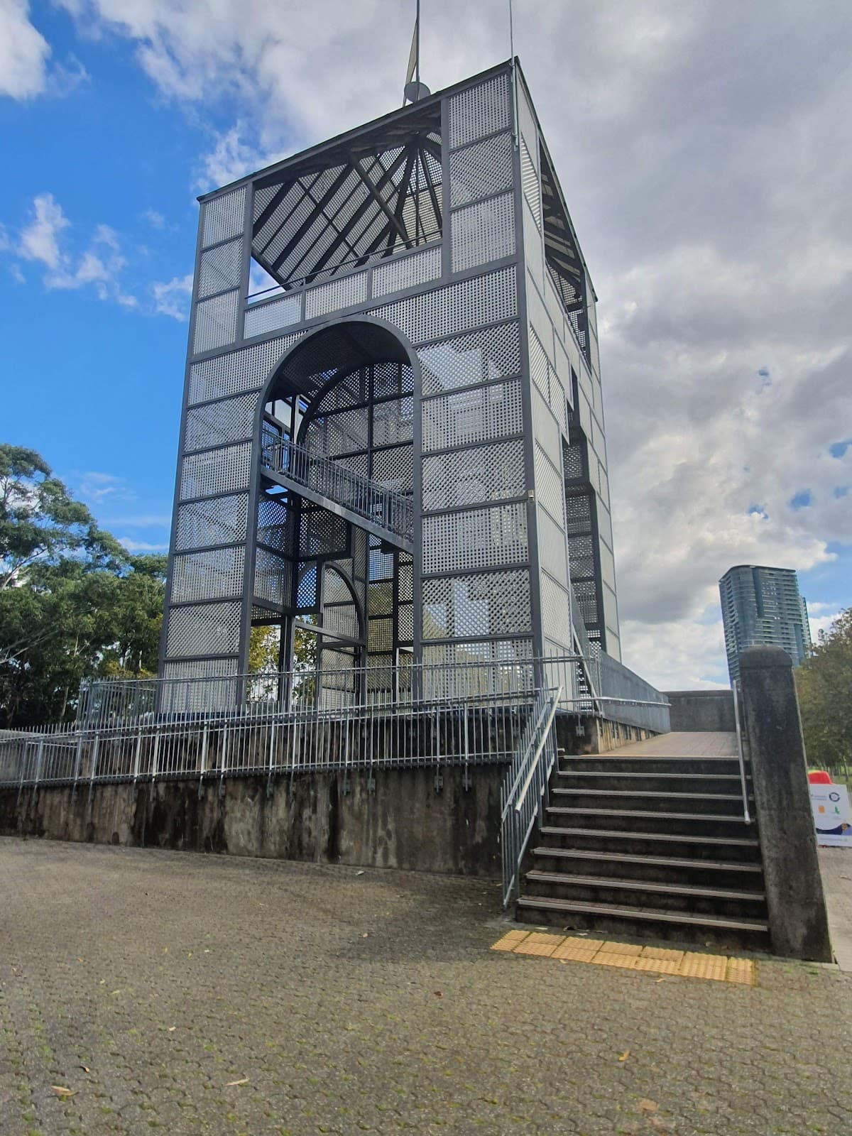 Treillage Tower - Image 1