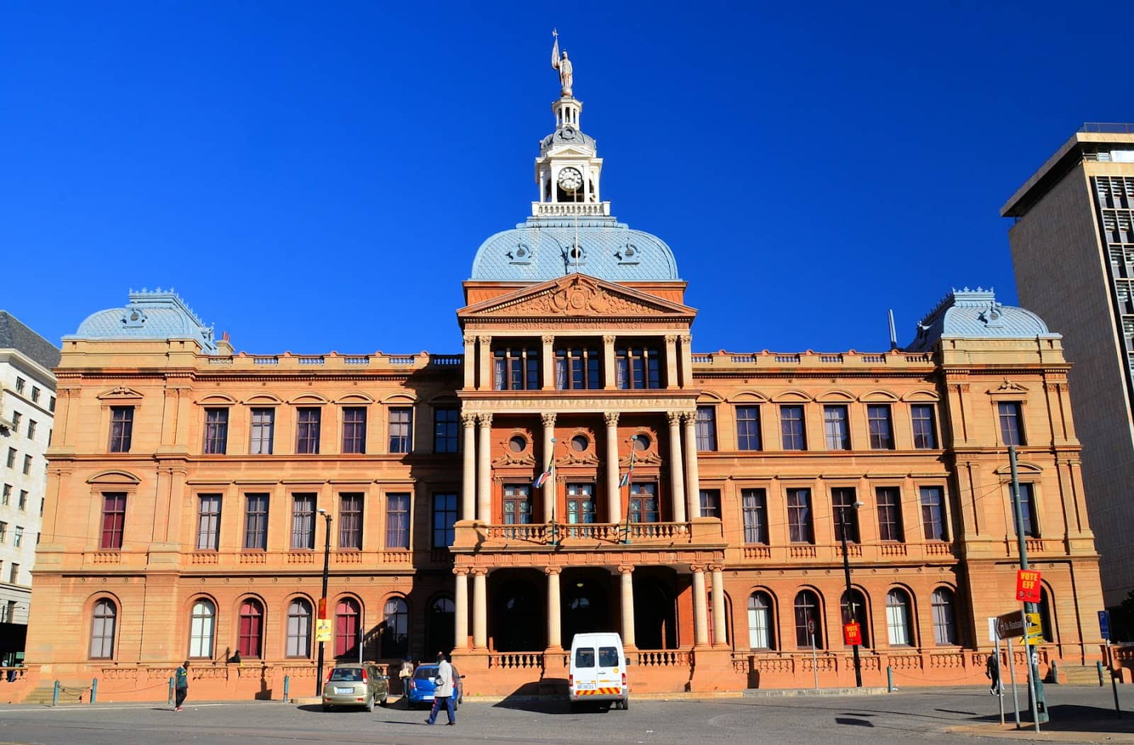 Intricate Lead Glass Features