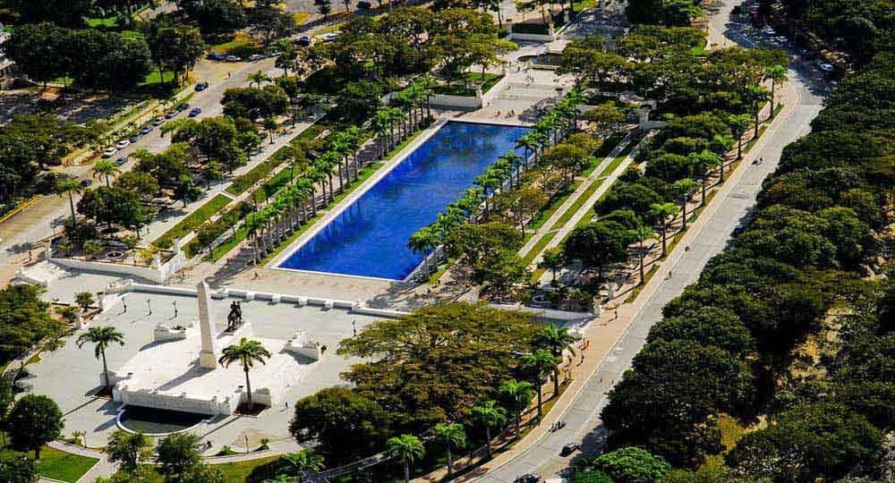 Paseo Los Ilustres - Image 1