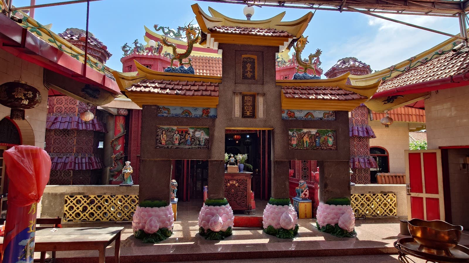 Hong Tiek Hian Temple - Image 1