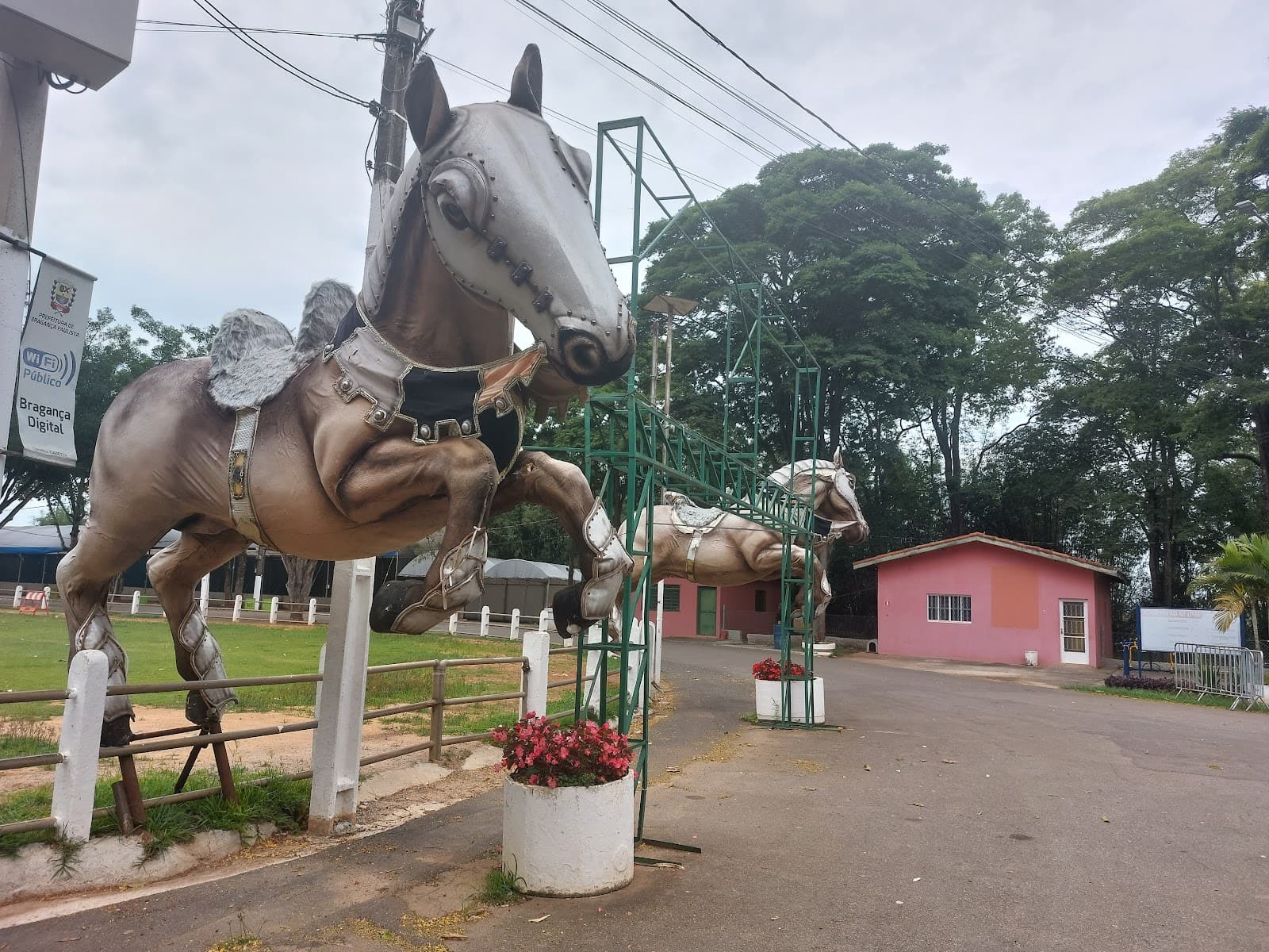 Parque de Exposições Dr. Fernando Costa (Posto de Monta) - Image 1