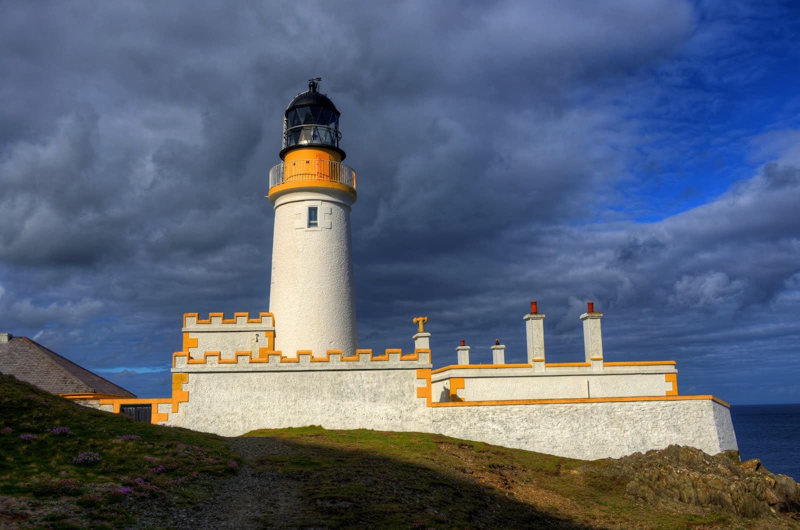 Douglas Head Lighthouse - Image 1