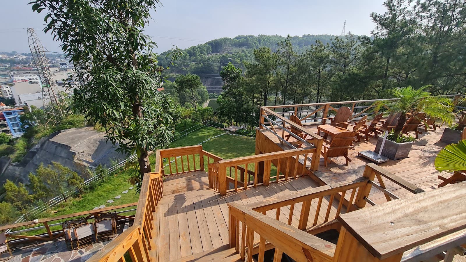 Ha Long Bay Beachfront Cafes - Image 1