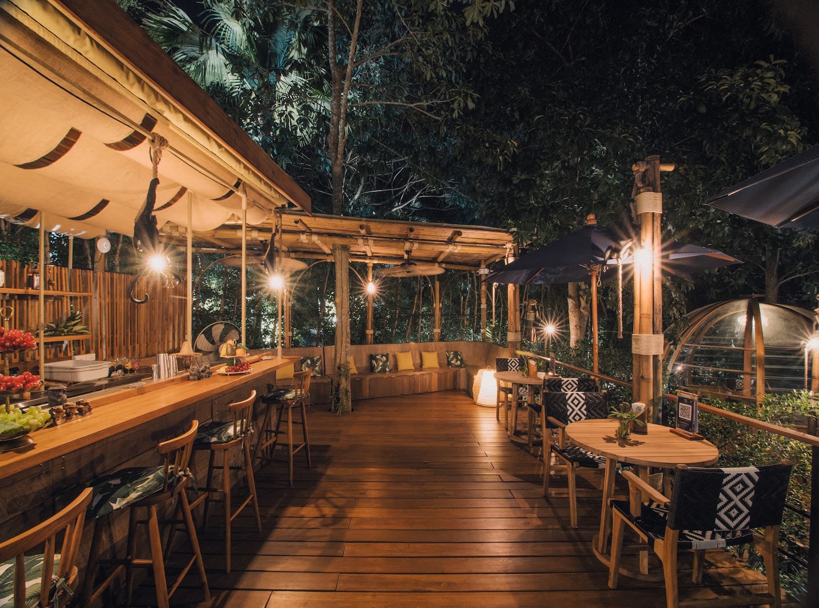 Three Monkeys Restaurant - Image 1