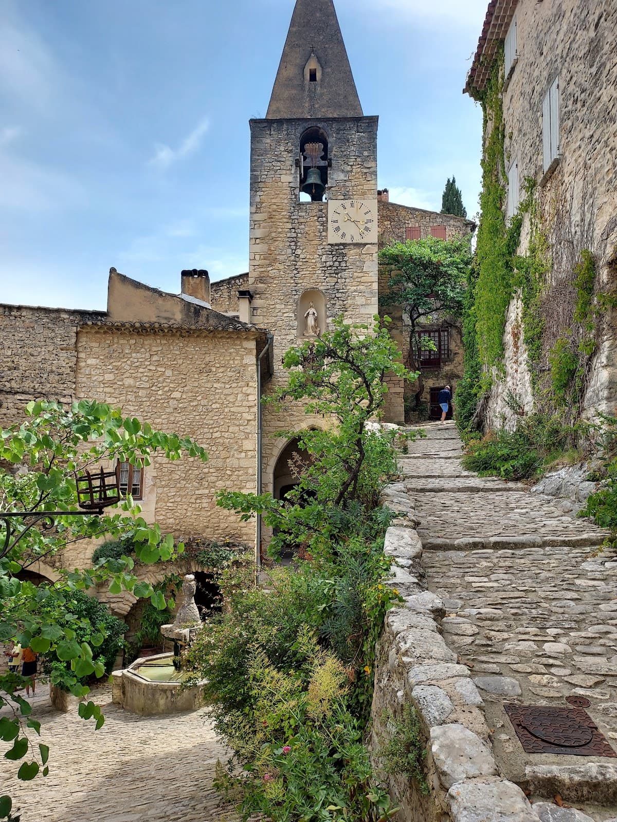 Crestet Vaucluse France - Image 1