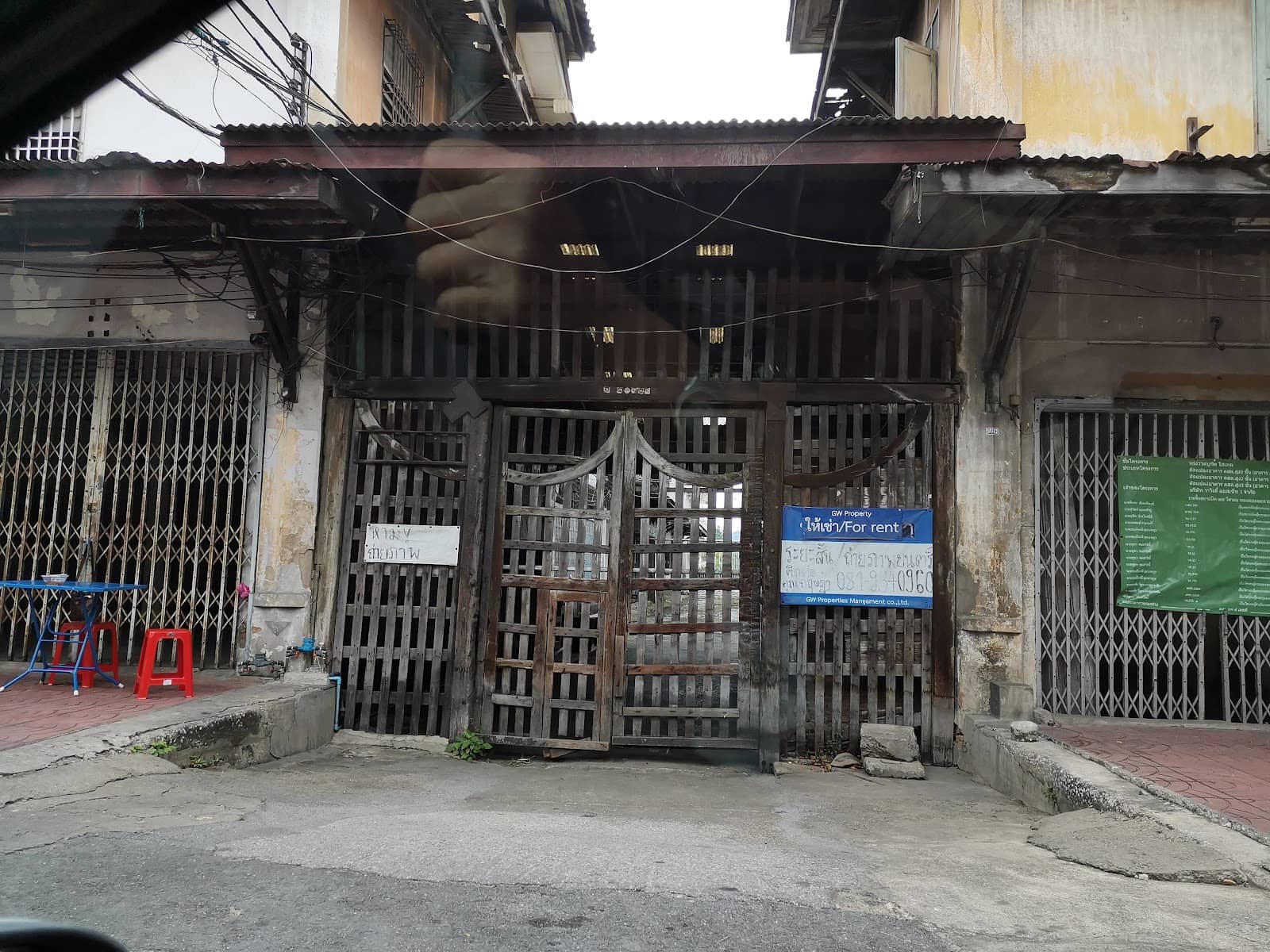 Hidden Cafes & Eateries