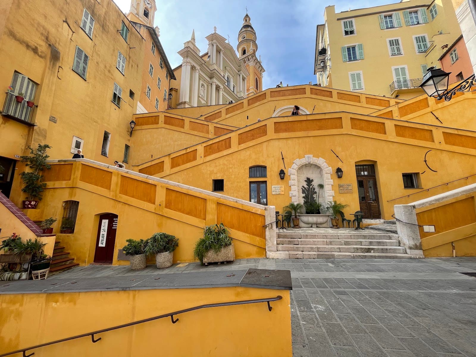 Saint-Michel Staircase - Image 1