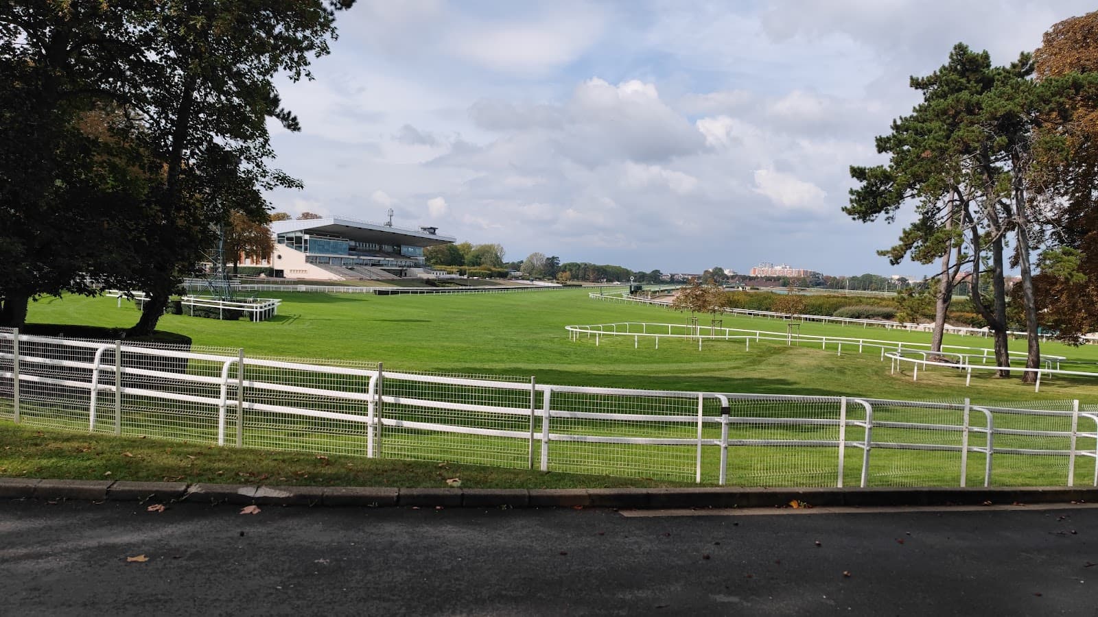 Hippodrome de Saint-Cloud - Image 1