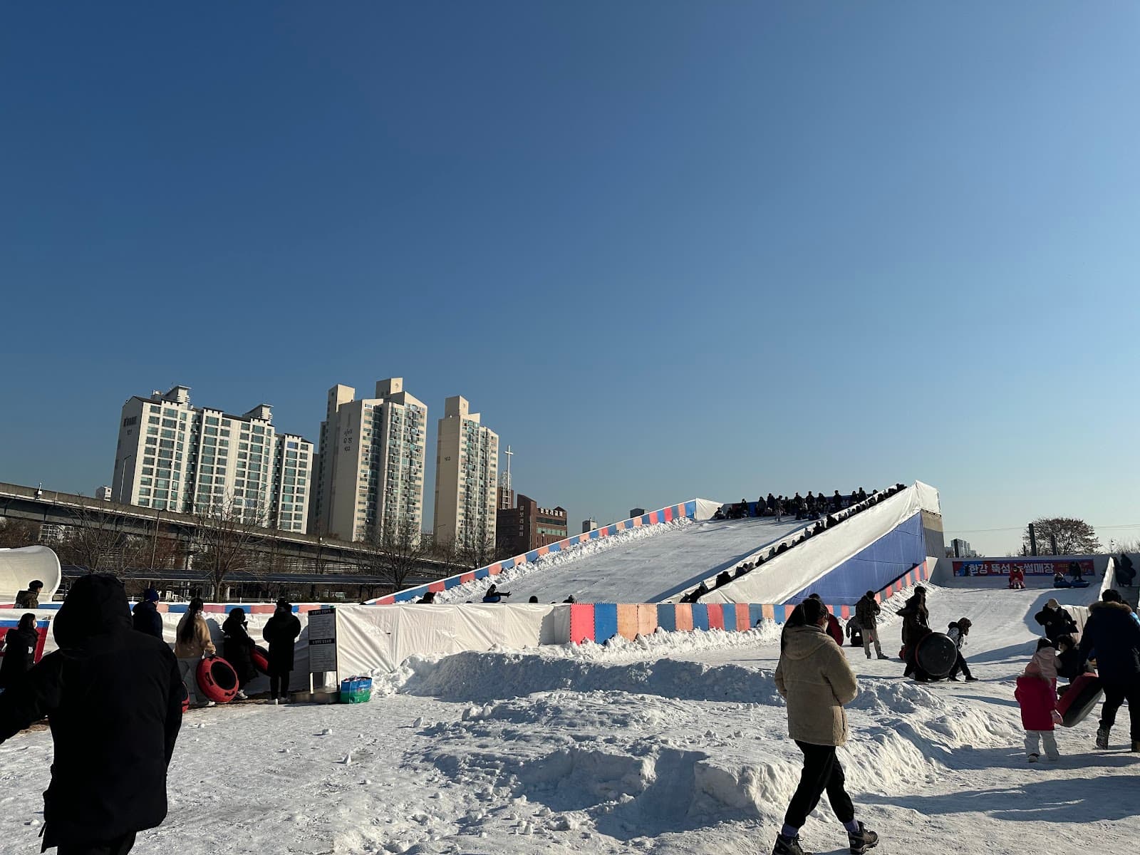 Jamwon Hangang Park Sledding Hill - Image 1