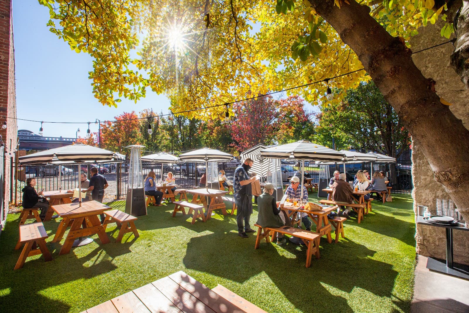 Hotel La Rose - Image 1