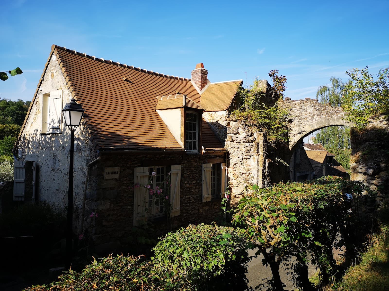 Montfort-l'Amaury (medieval village) - Image 1